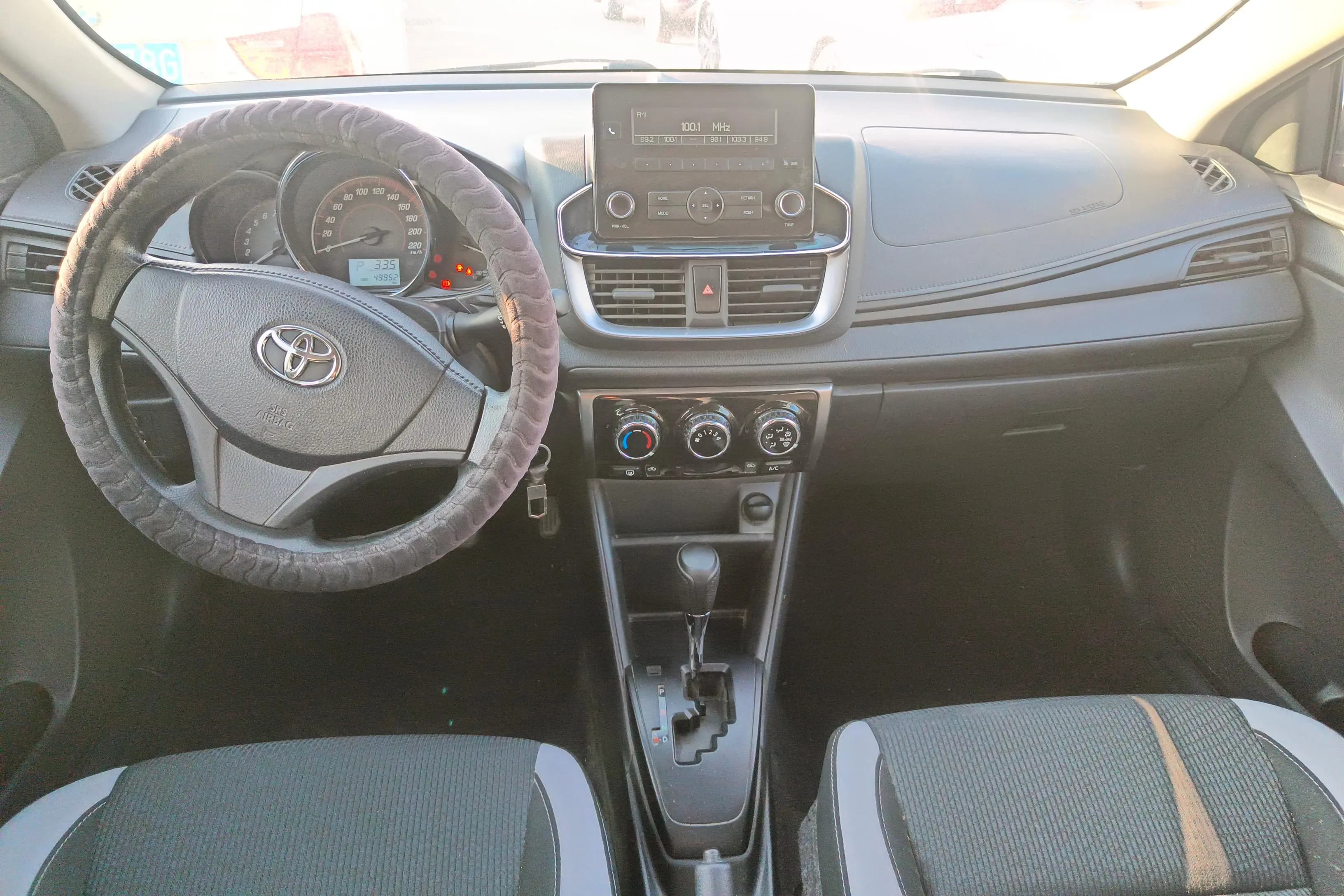 Toyota Yaris L 2021 г. 50025 км. — фото 13