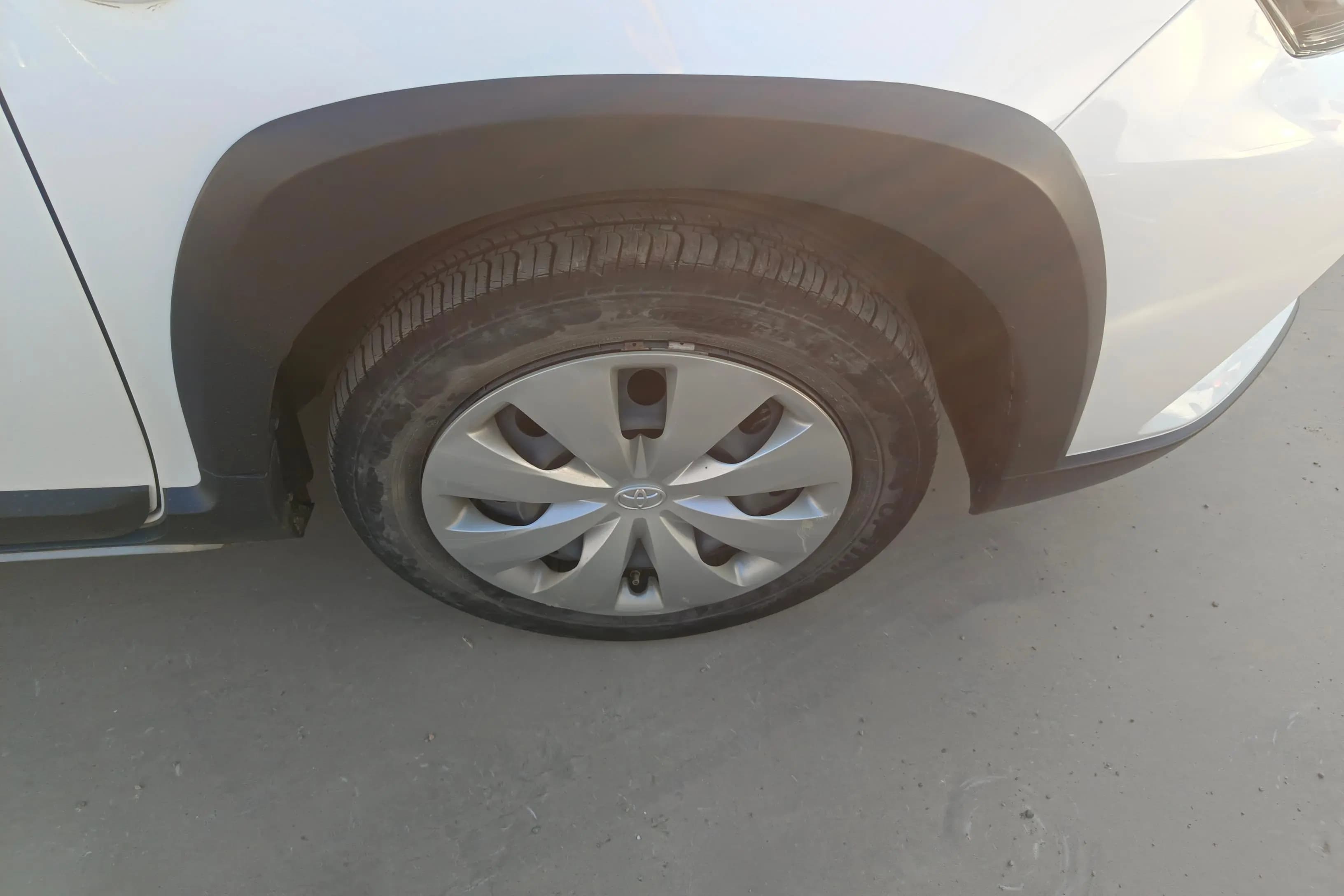 Toyota Yaris L 2021 г. 50025 км. — фото 10