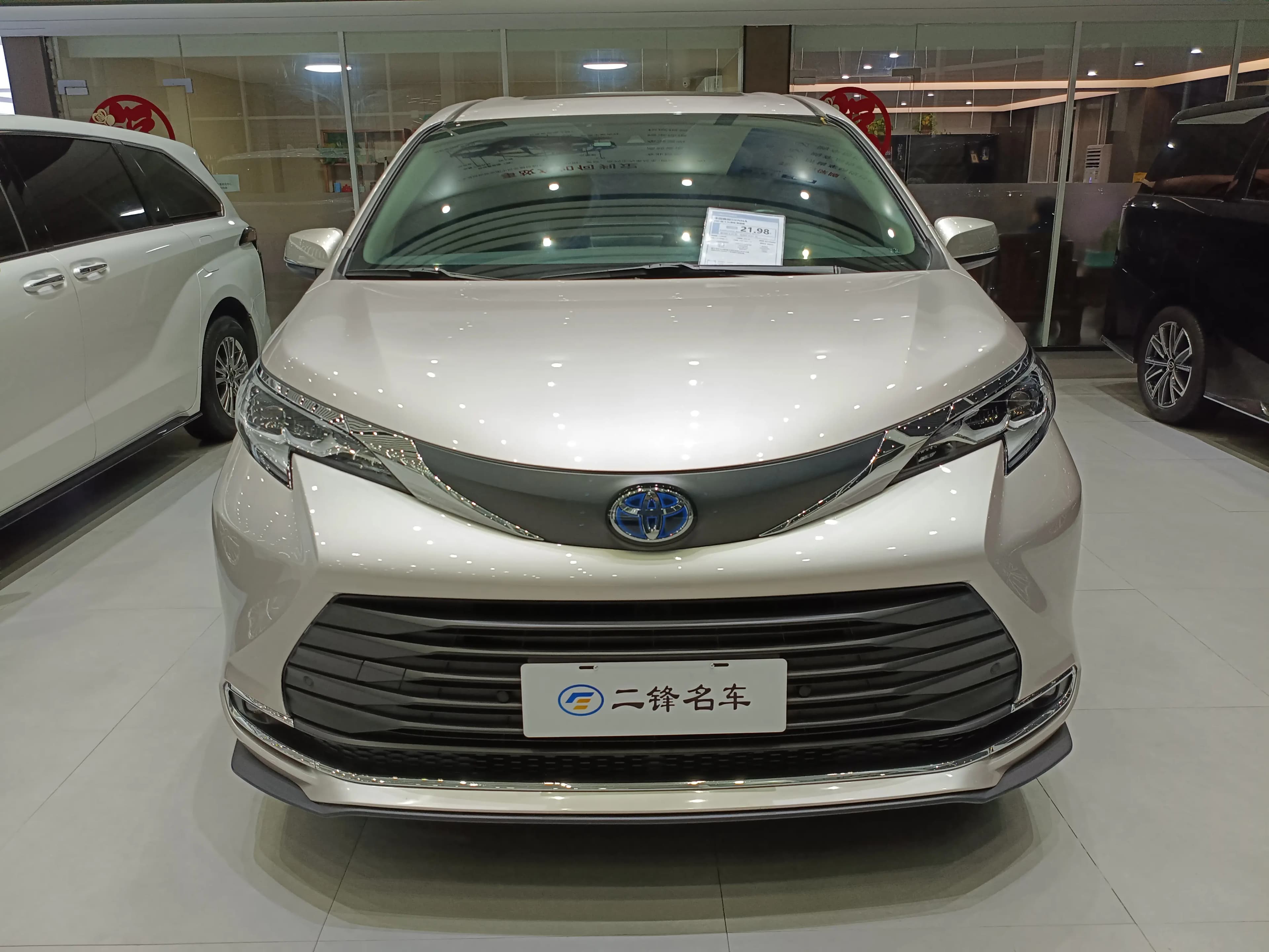 Toyota Sienna 2022 г. 53058 км. — фото 2