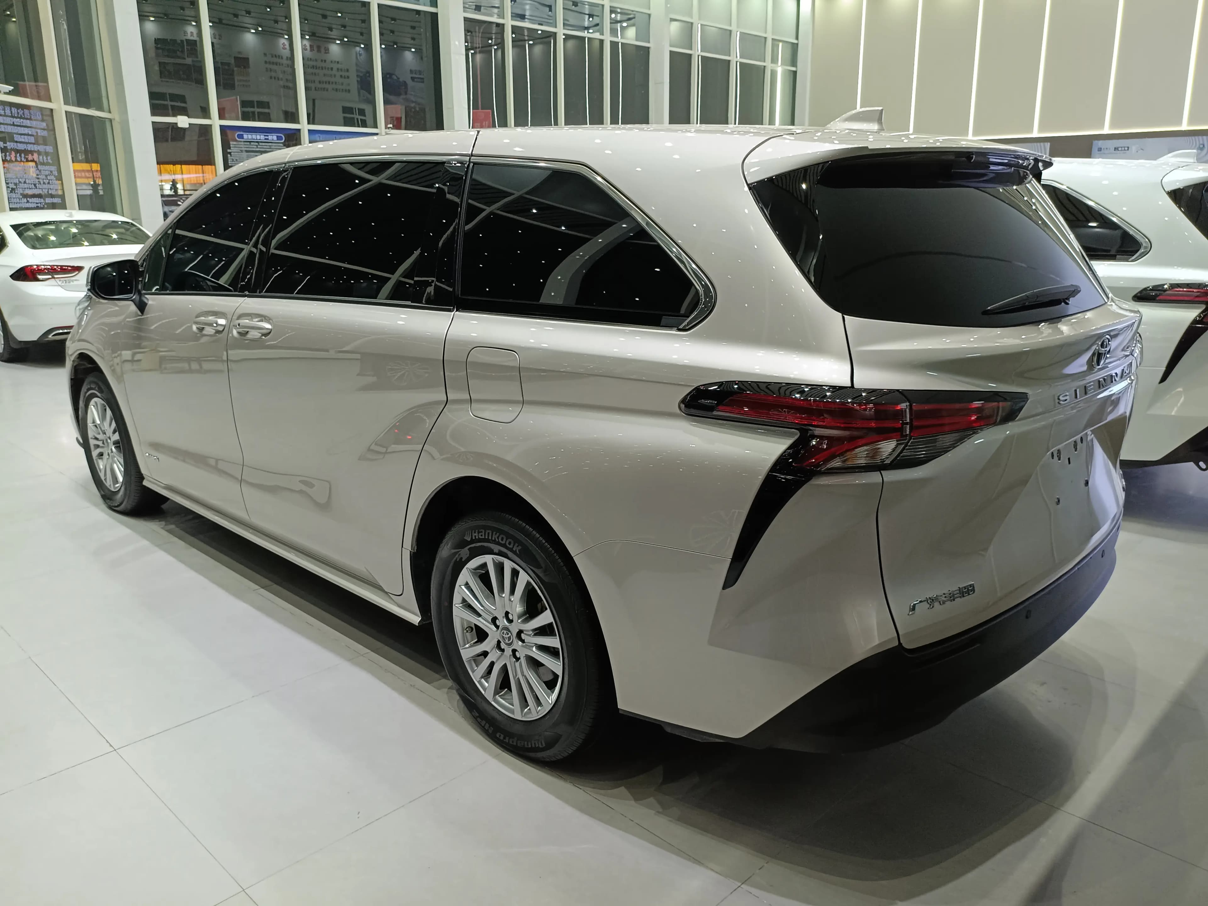 Toyota Sienna 2022 г. 53058 км. — фото 4