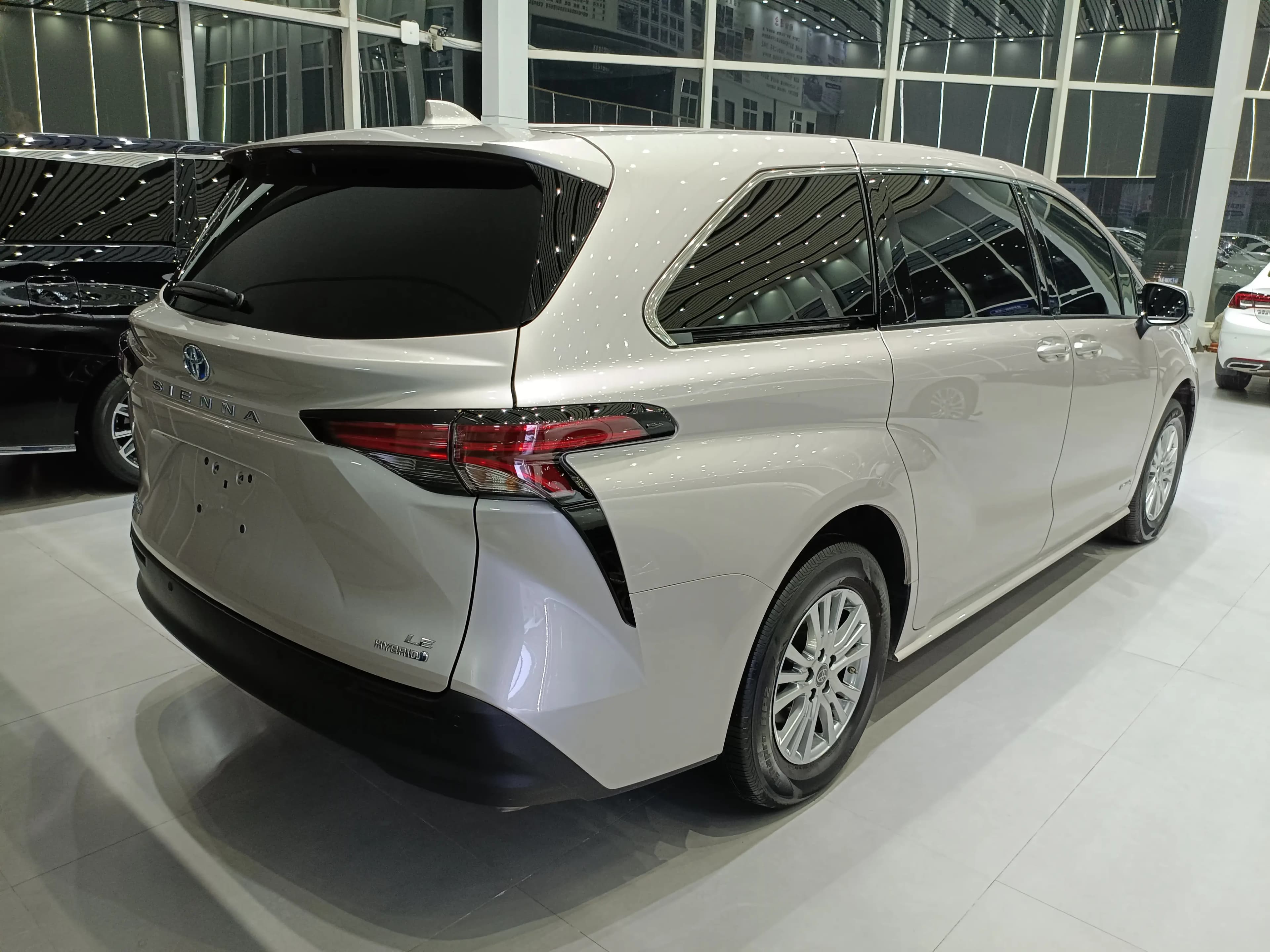 Toyota Sienna 2022 г. 53058 км. — фото 5