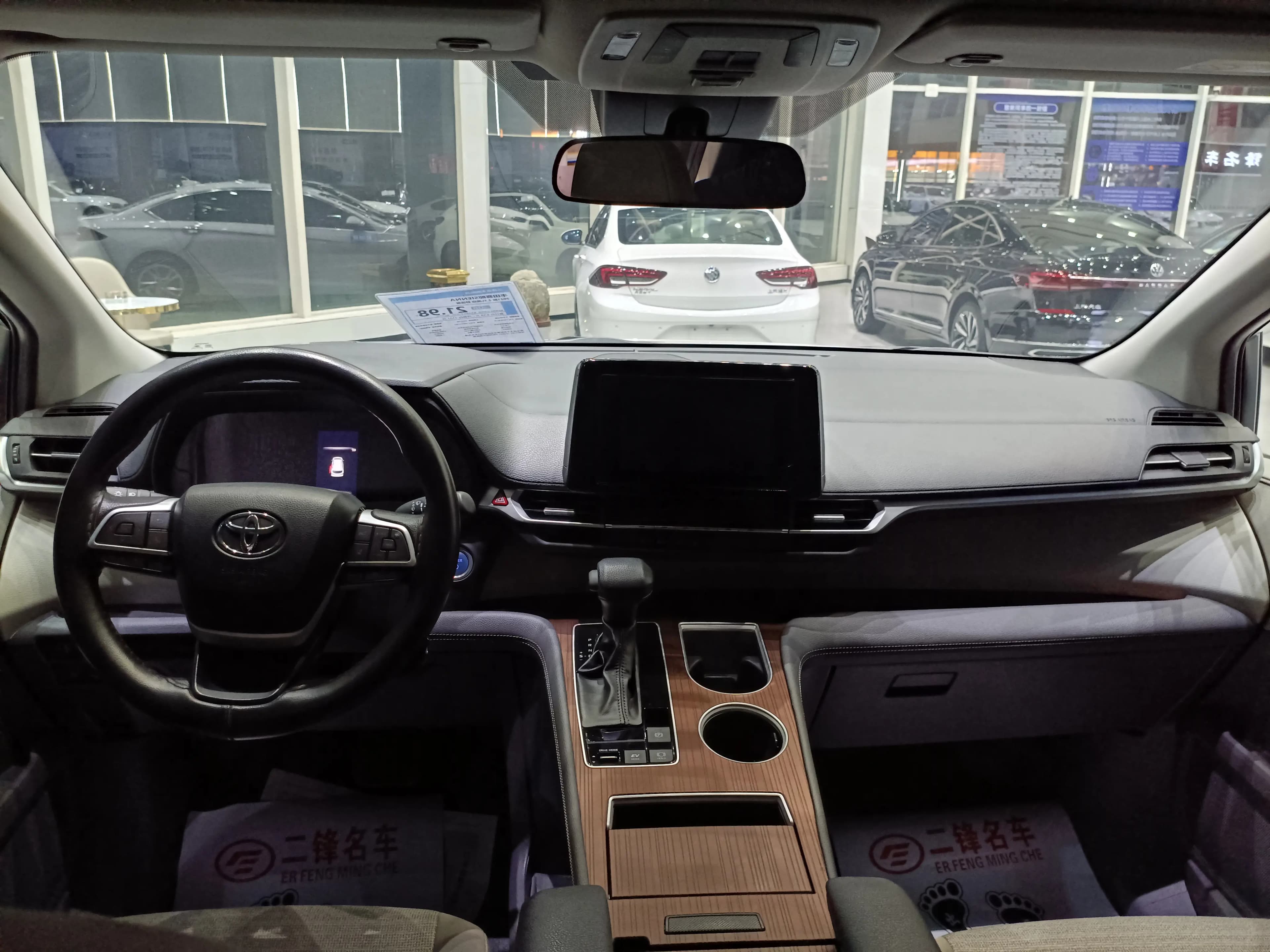 Toyota Sienna 2022 г. 53058 км. — фото 7
