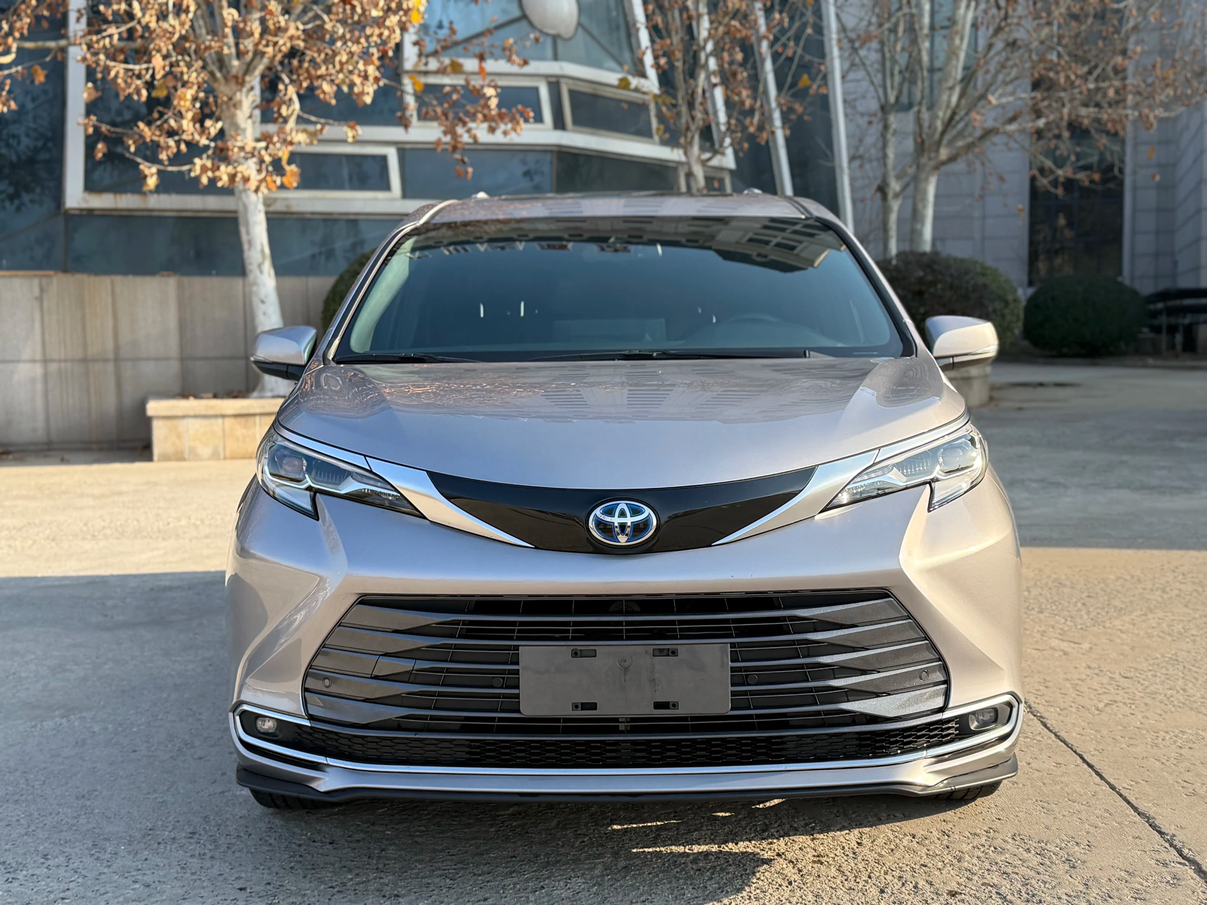 Toyota Sienna 2022 г. 76059 км. — фото 2