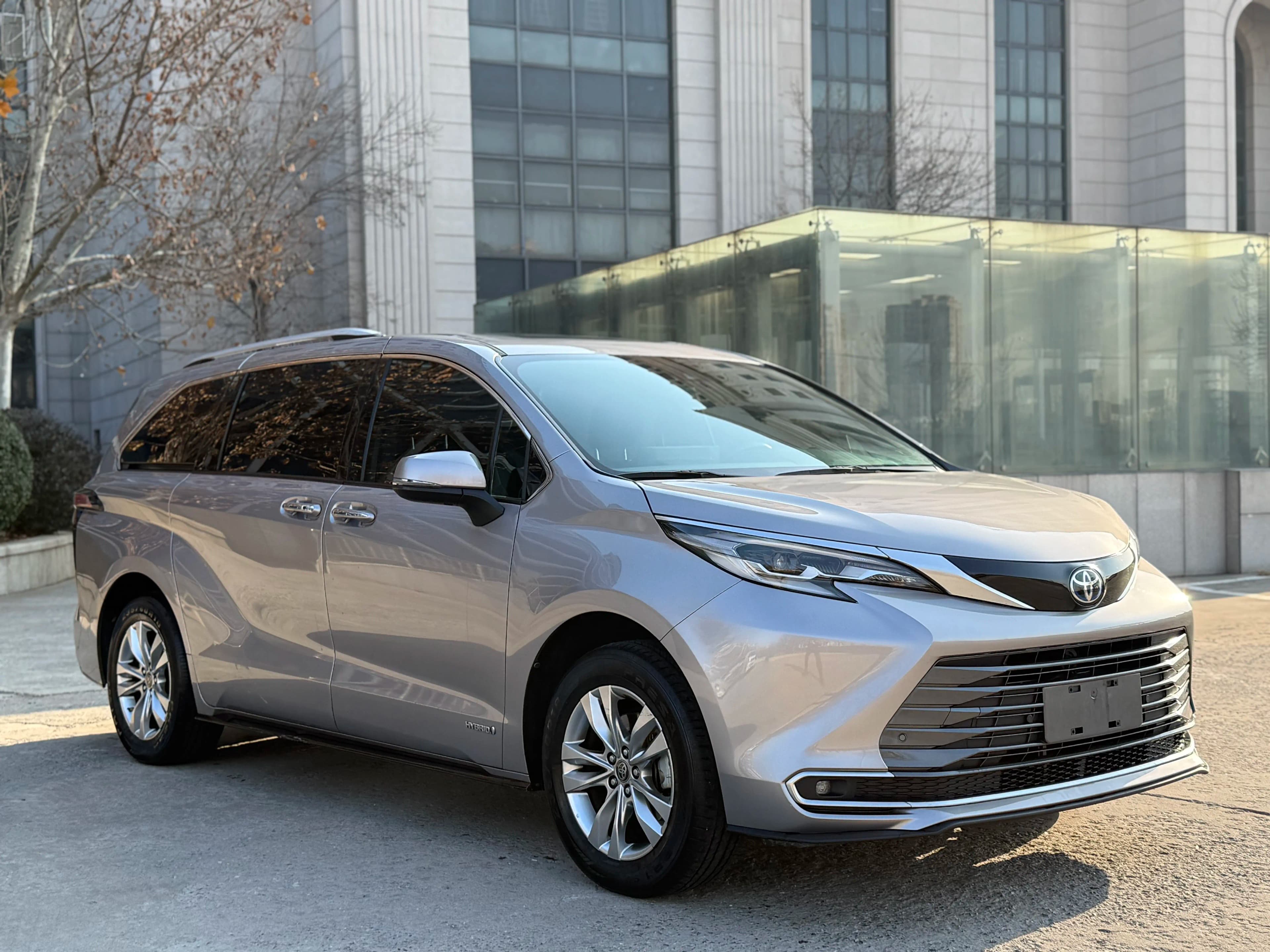 Toyota Sienna 2022 г. 76059 км. — фото 3