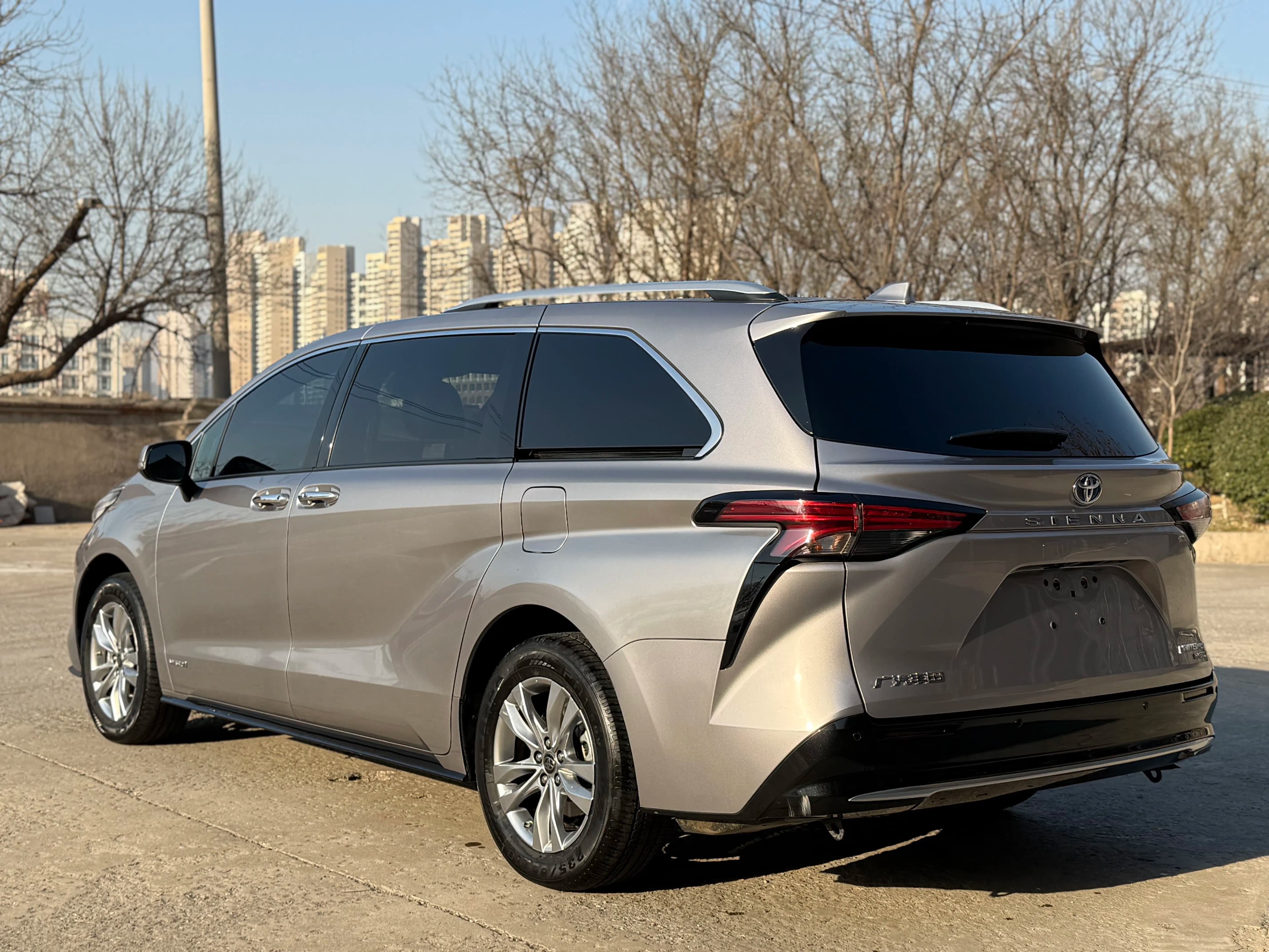 Toyota Sienna 2022 г. 76059 км. — фото 4