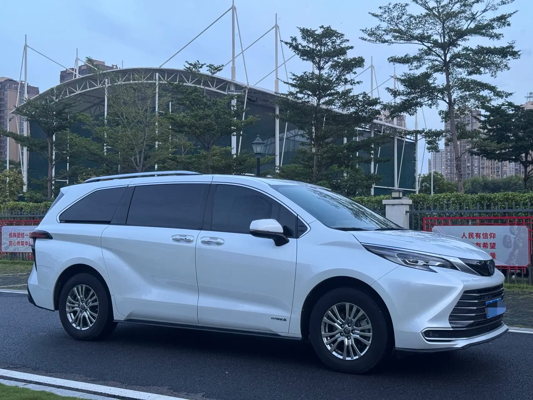 Toyota Sienna 2022 г. 70060 км. — фото 3