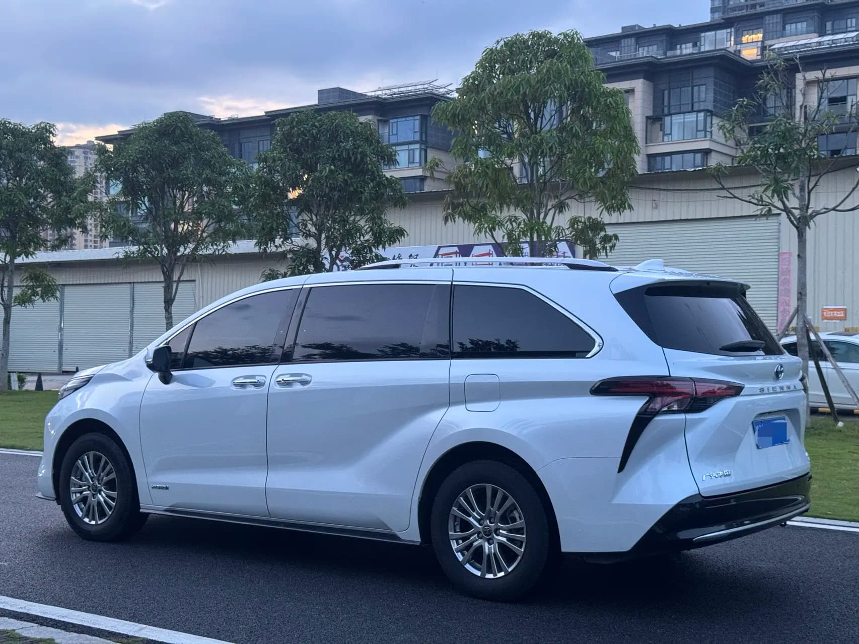 Toyota Sienna 2022 г. 70060 км. — фото 4