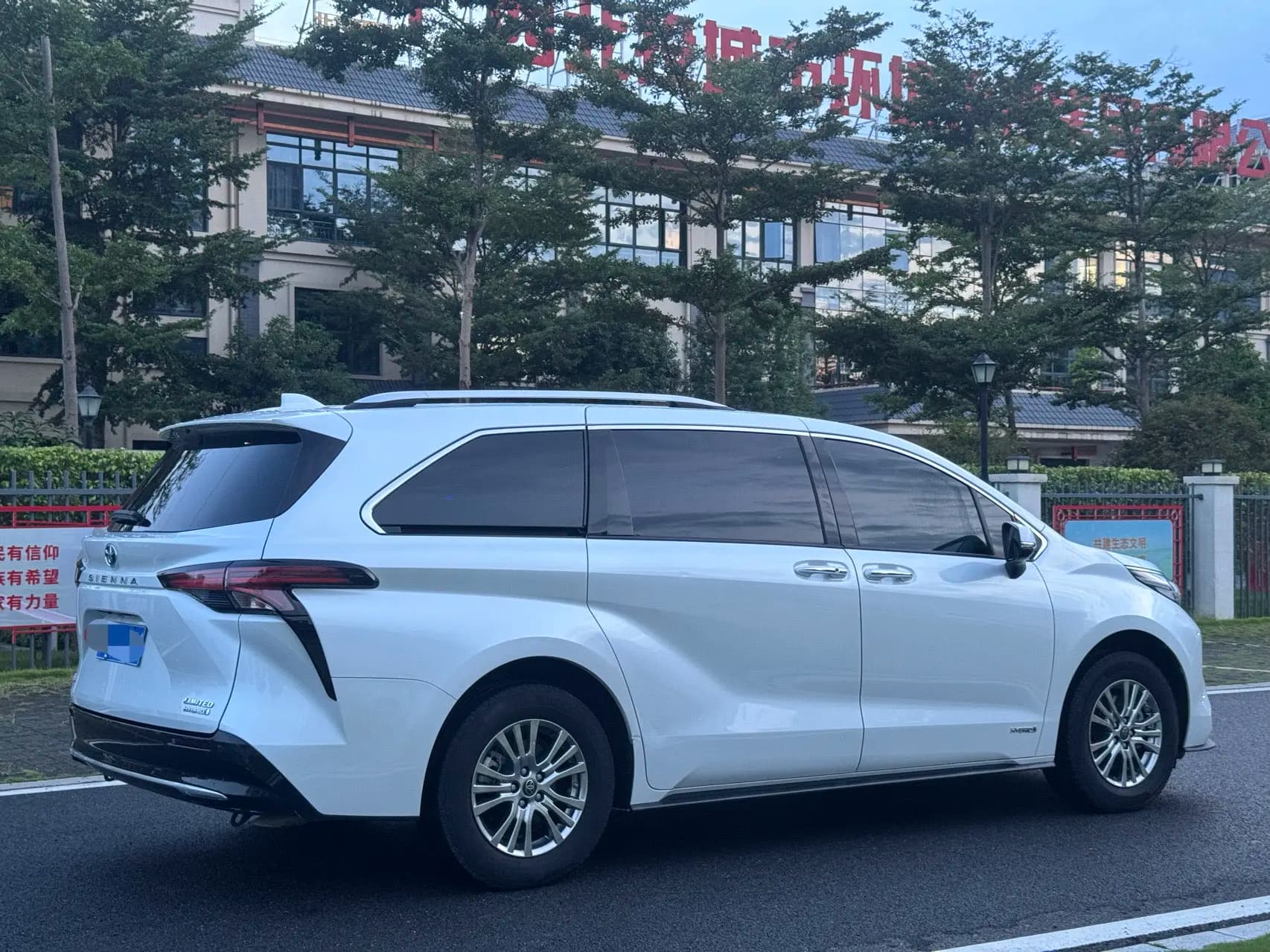Toyota Sienna 2022 г. 70060 км. — фото 6