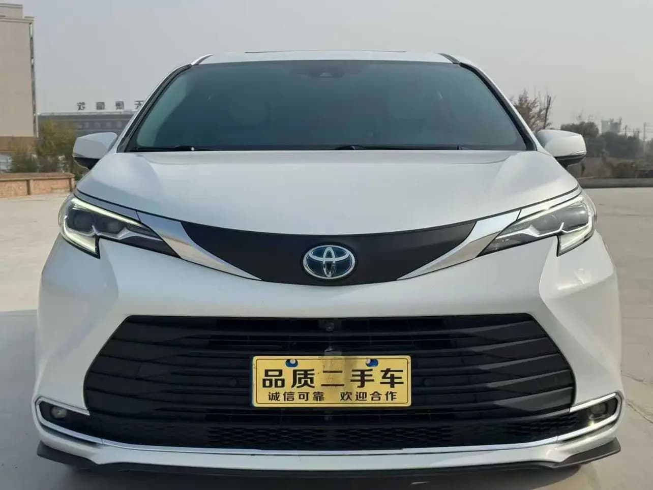Toyota Sienna 2023 г. 30061 км. — фото 2