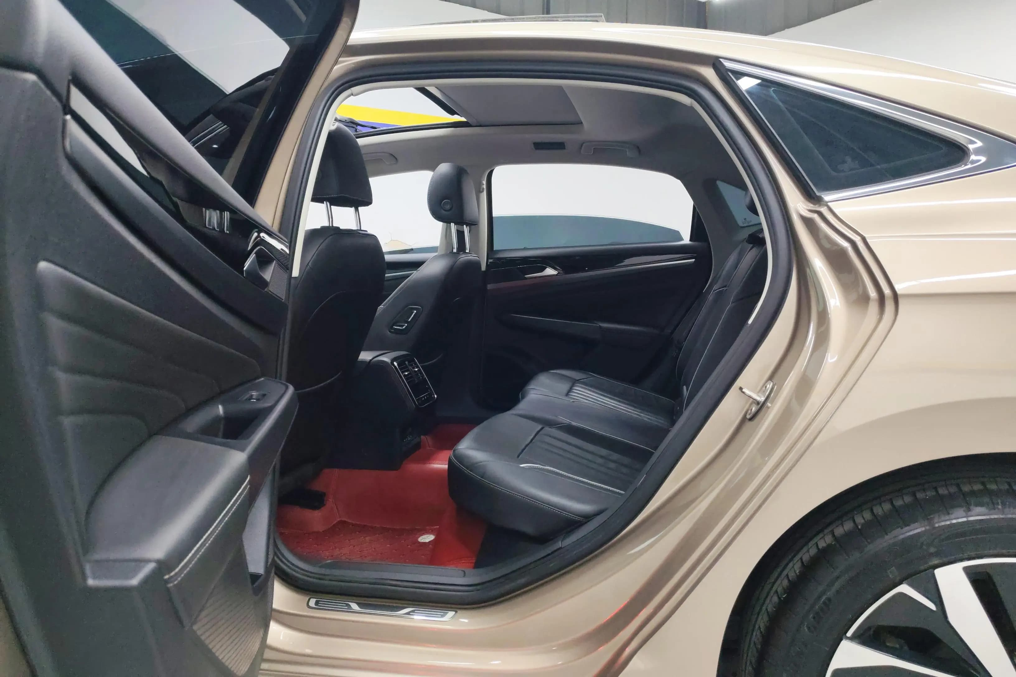 Volkswagen Passat 2023 г. 39552 км. — фото 16