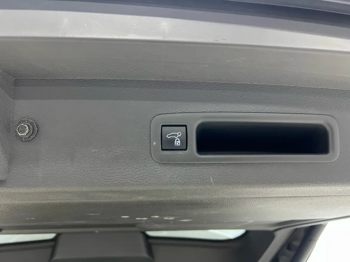 Toyota Sienna 2023 г. 59024 км. — фото 17