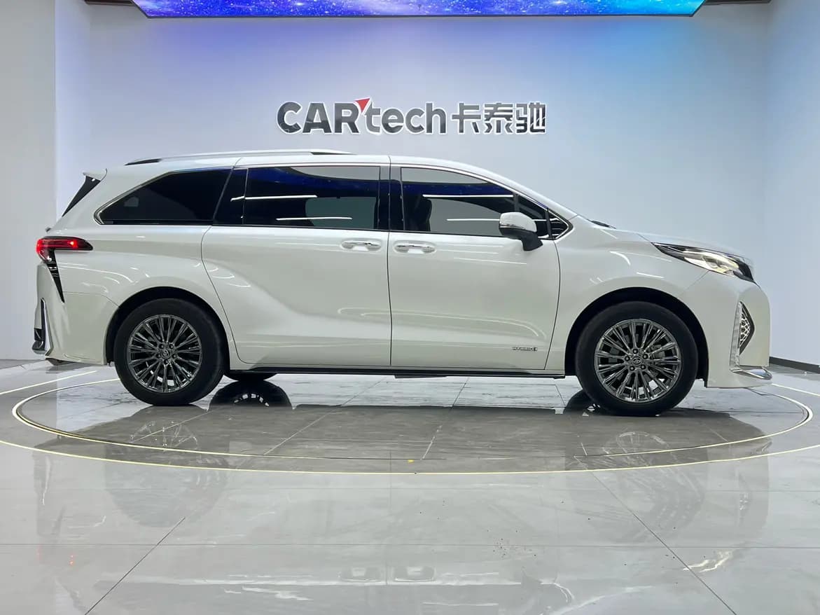 Toyota Sienna 2023 г. 59024 км. — фото 4