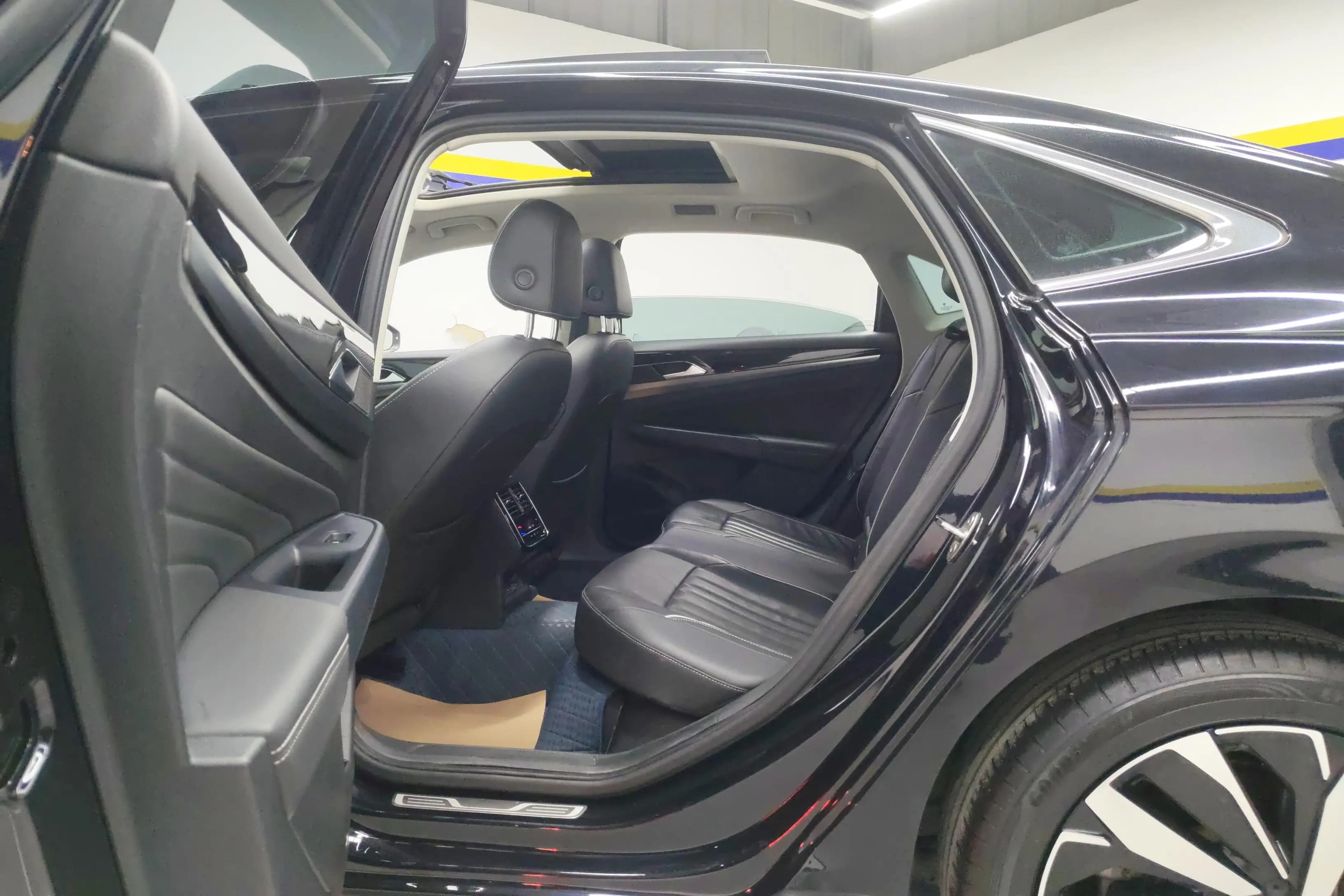 Volkswagen Passat 2022 г. 57853 км. — фото 15