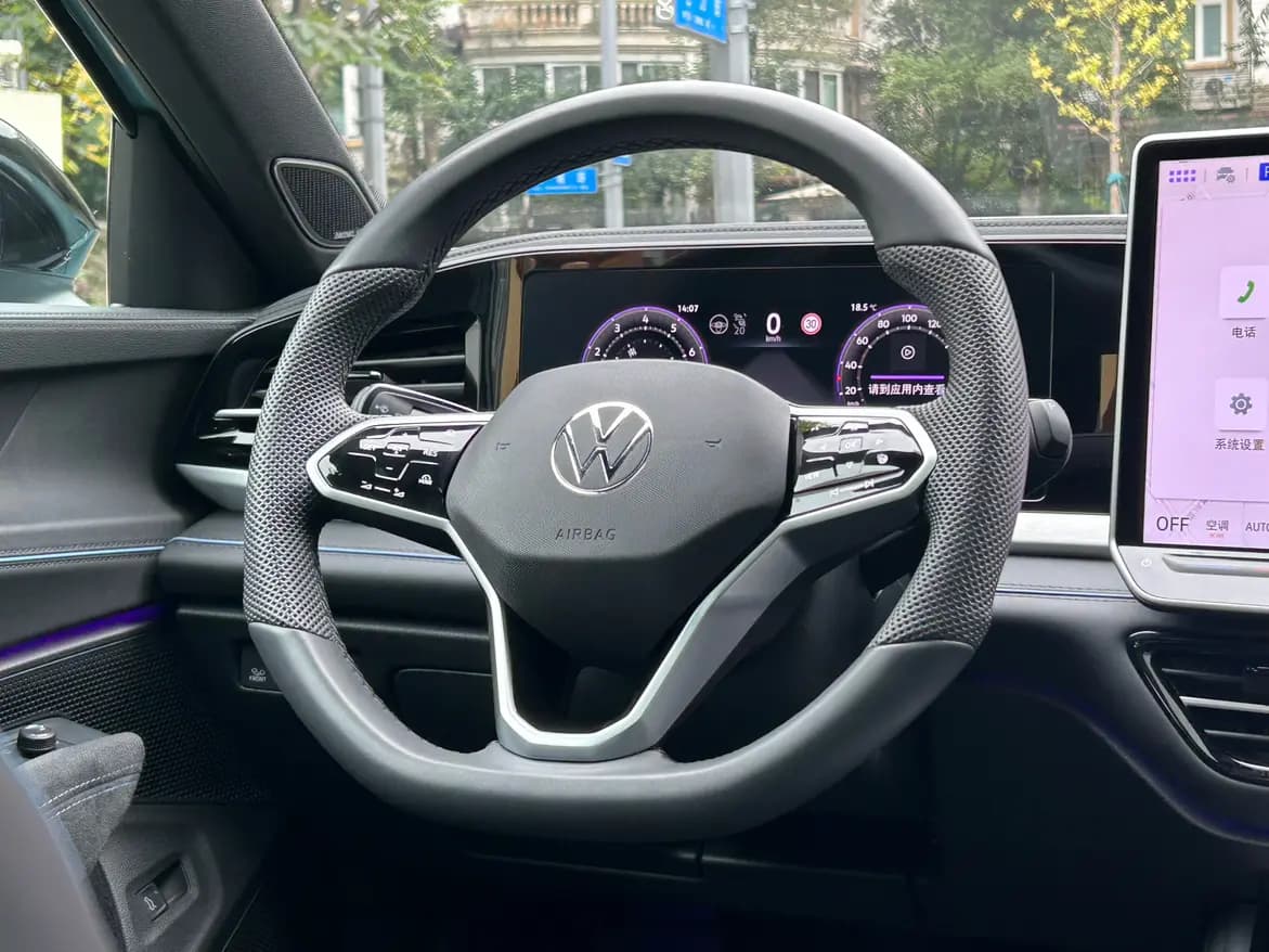 Volkswagen Passat 2024 г. 5054 км. — фото 18