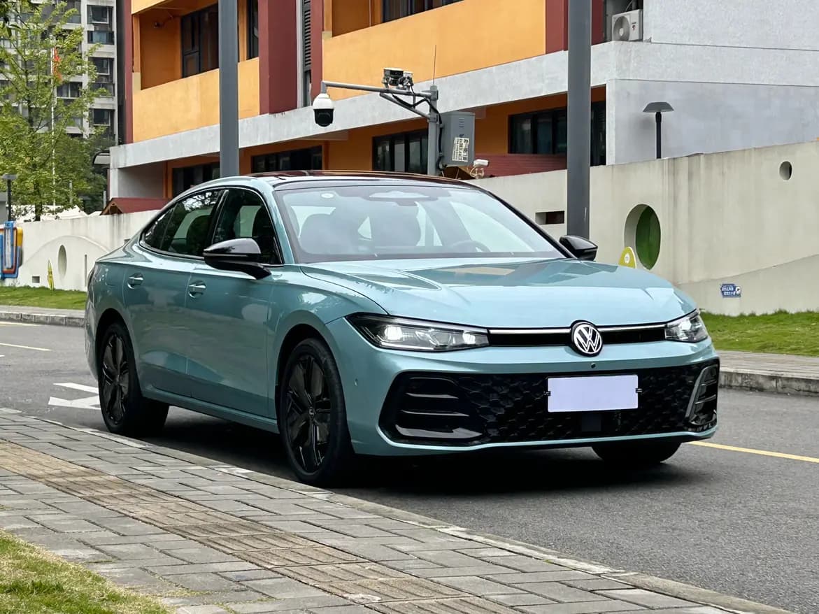 Volkswagen Passat 2024 г. 5054 км. — фото 3
