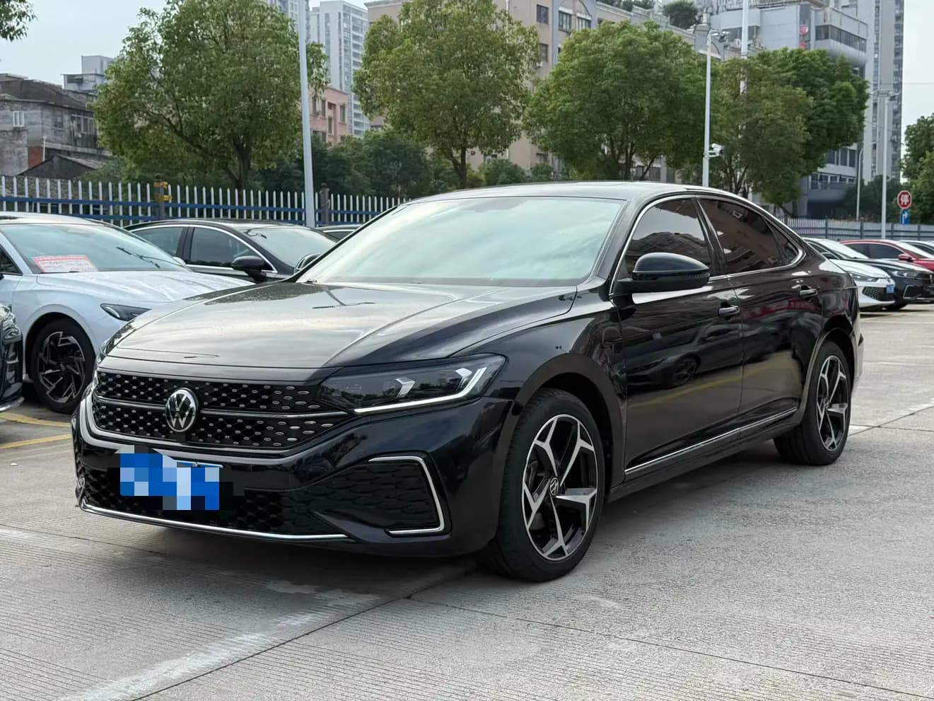 Volkswagen Passat 2023 г. 18055 км.