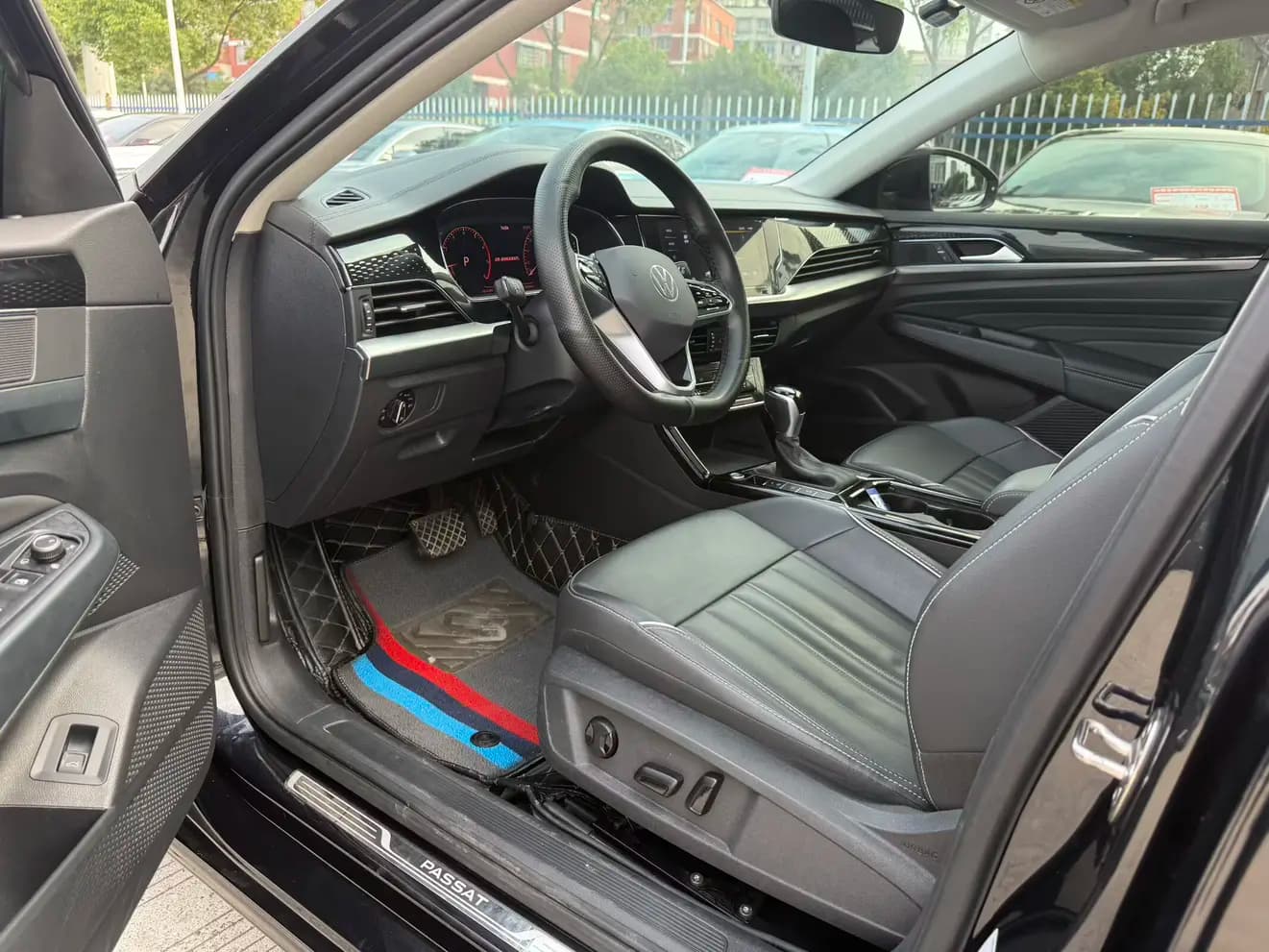 Volkswagen Passat 2023 г. 18055 км. — фото 12