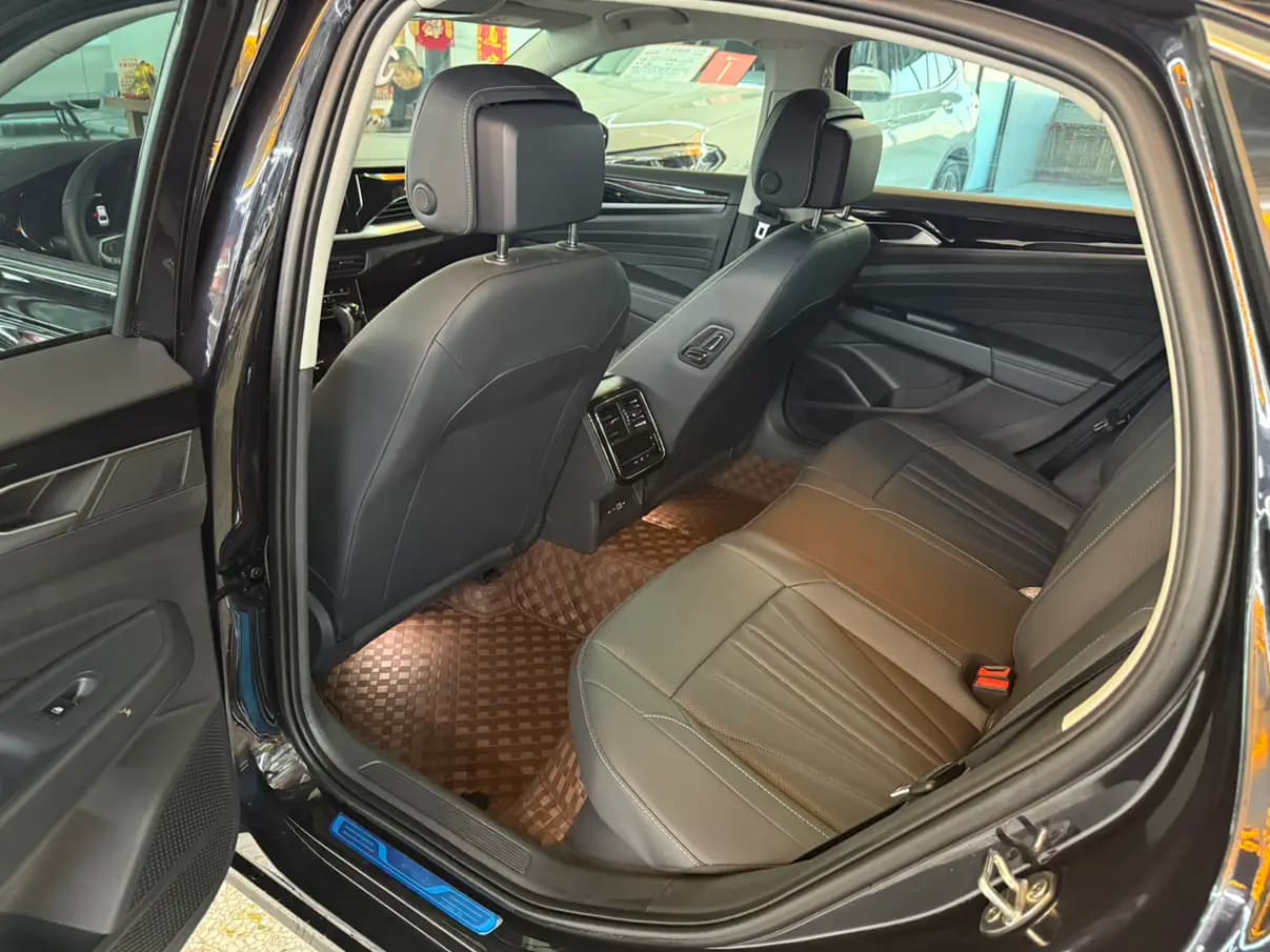 Volkswagen Passat 2025 г. 30057 км. — фото 8