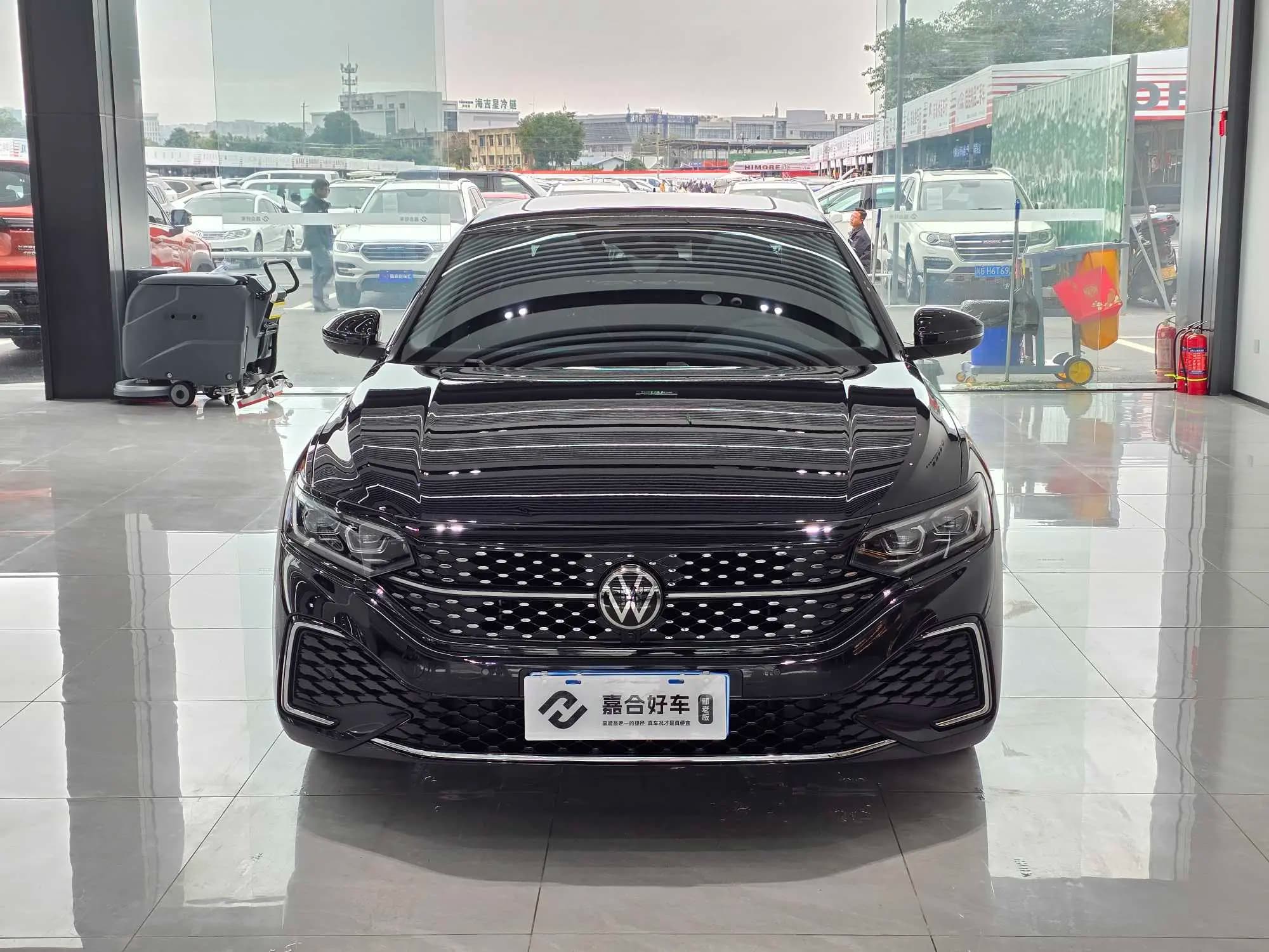 Volkswagen Passat 2024 г. 32058 км. — фото 2