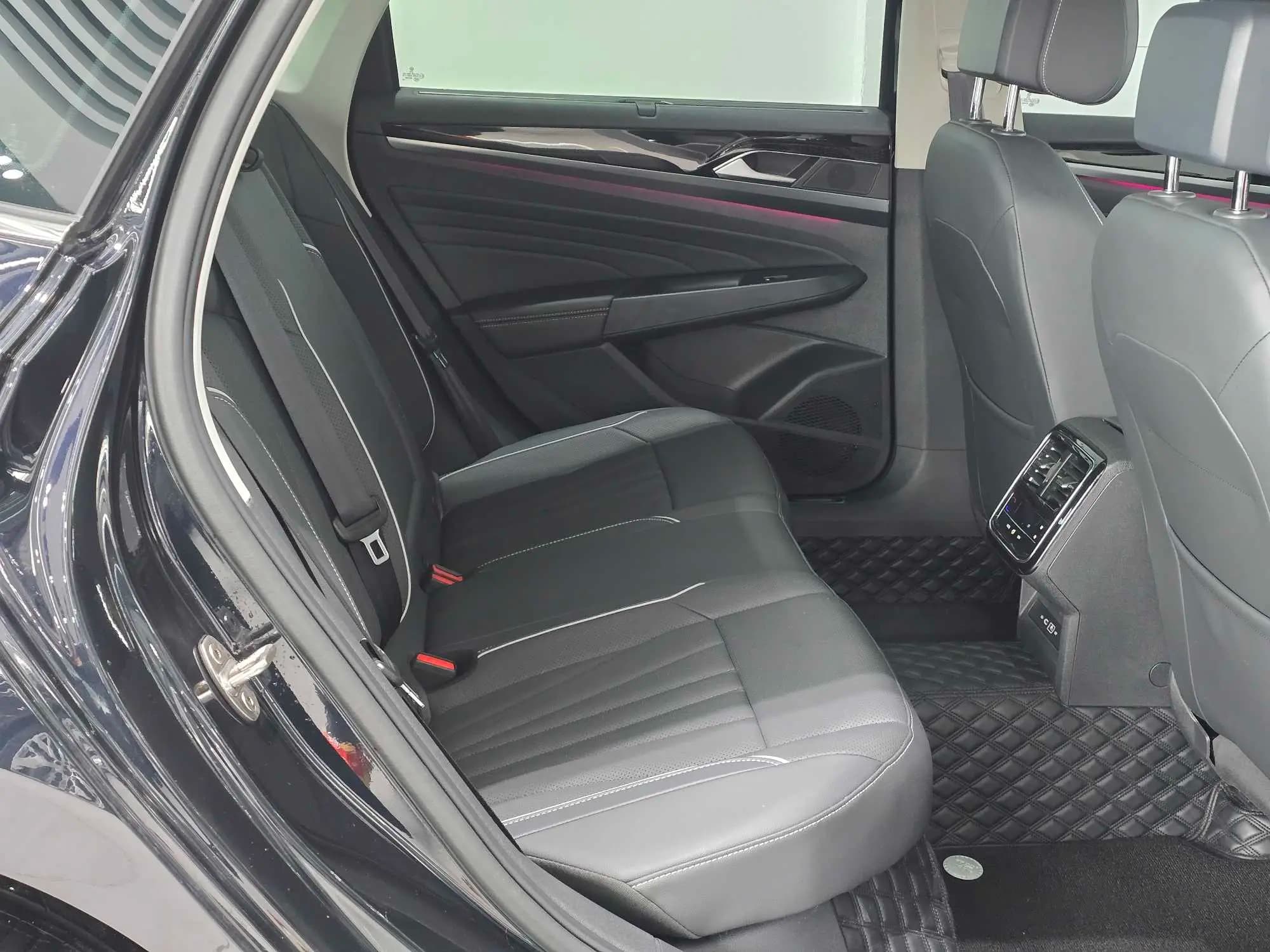 Volkswagen Passat 2024 г. 32058 км. — фото 12