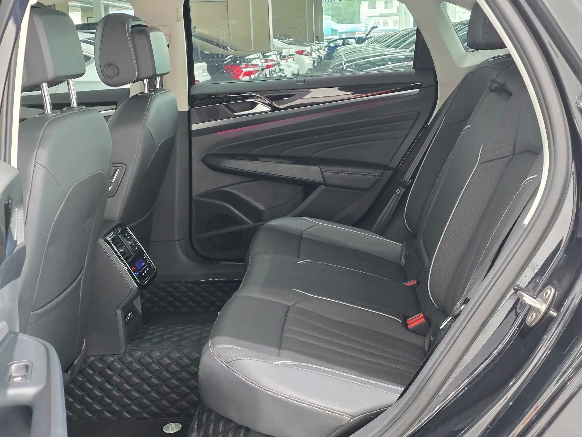 Volkswagen Passat 2024 г. 32058 км. — фото 28