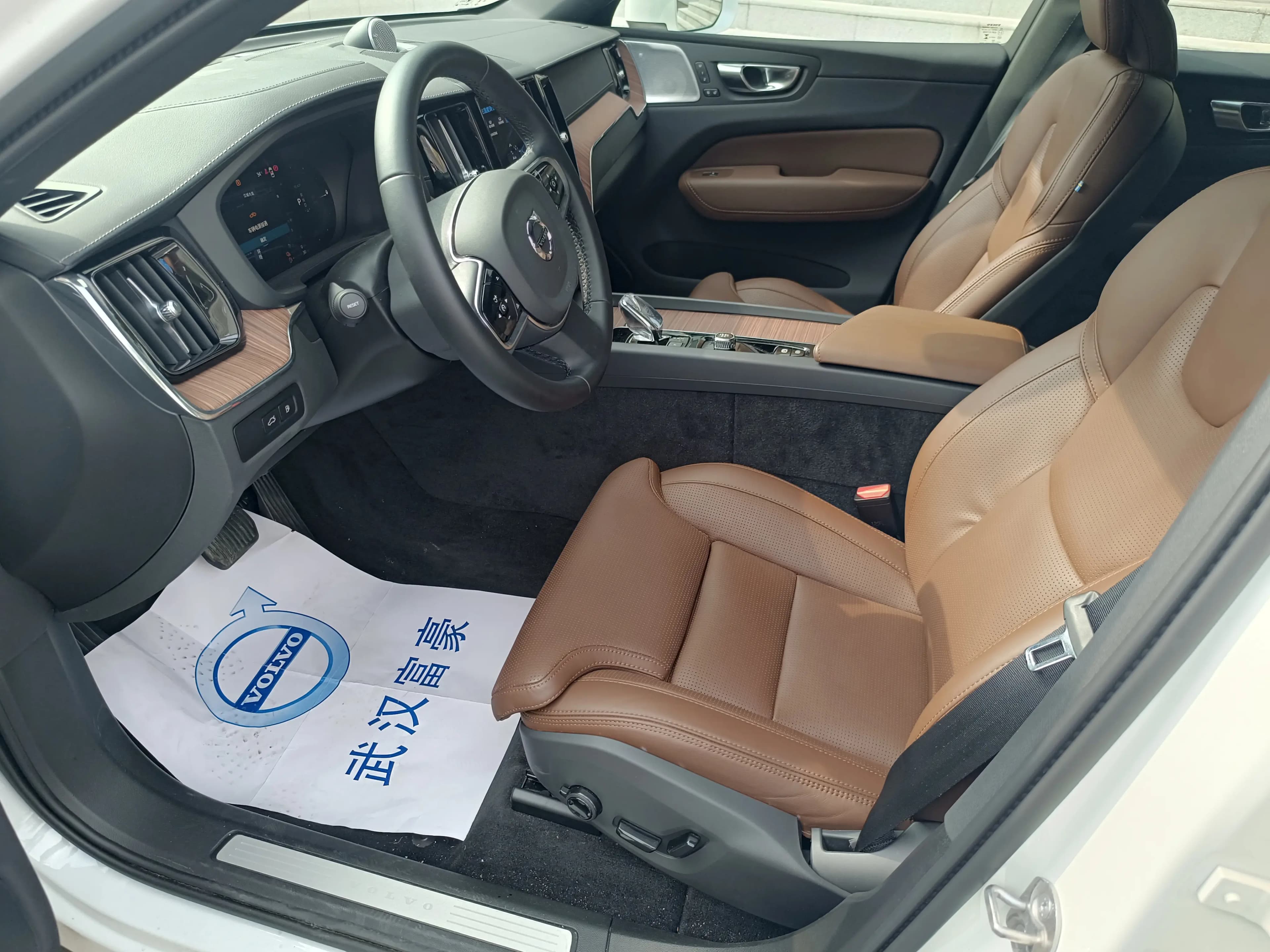 Volvo XC60 PHEV 2024 г. 22033 км. — фото 11