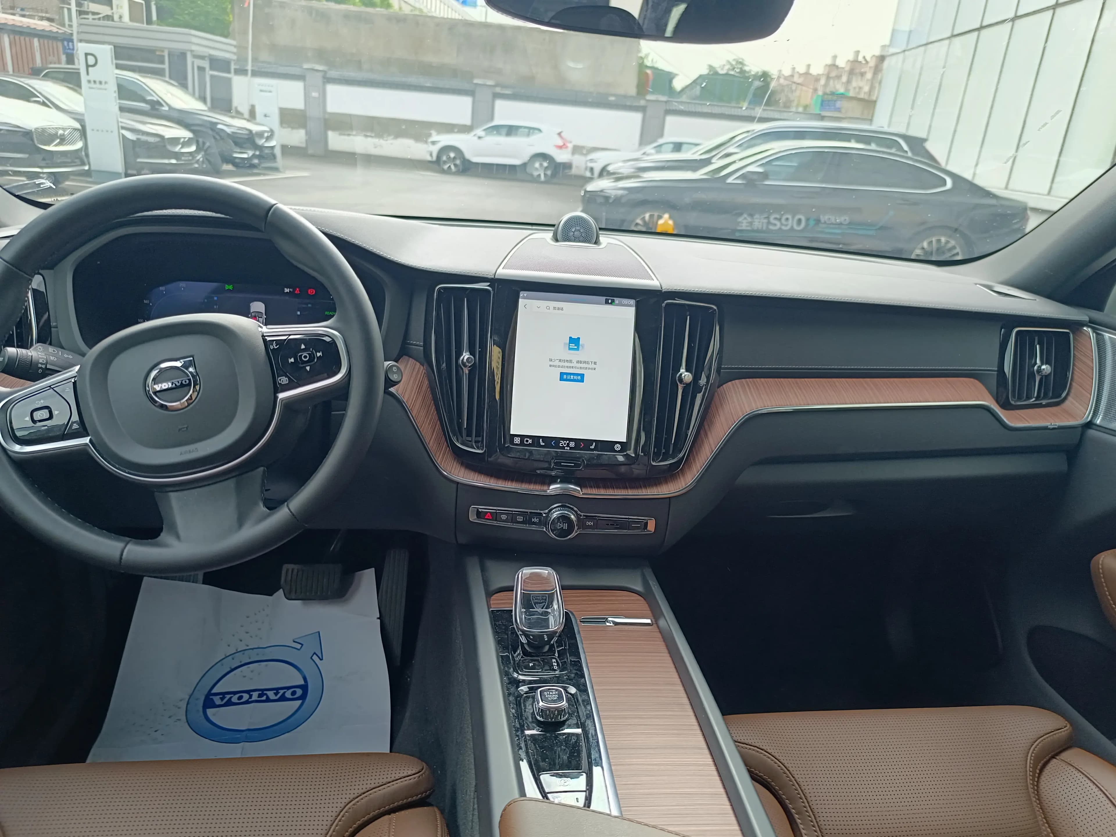Volvo XC60 PHEV 2024 г. 22033 км. — фото 10