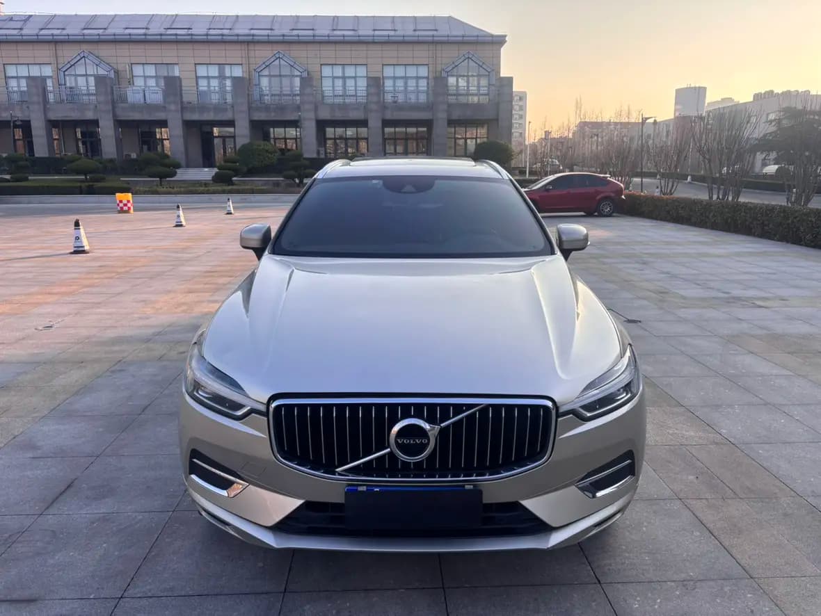 Volvo XC60 2021 г. 82535 км. — фото 2