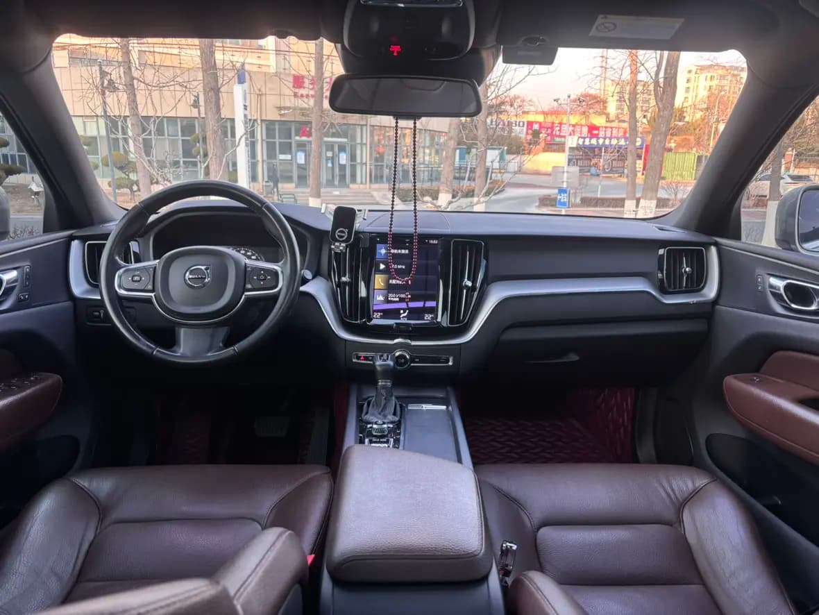 Volvo XC60 2021 г. 82535 км. — фото 11