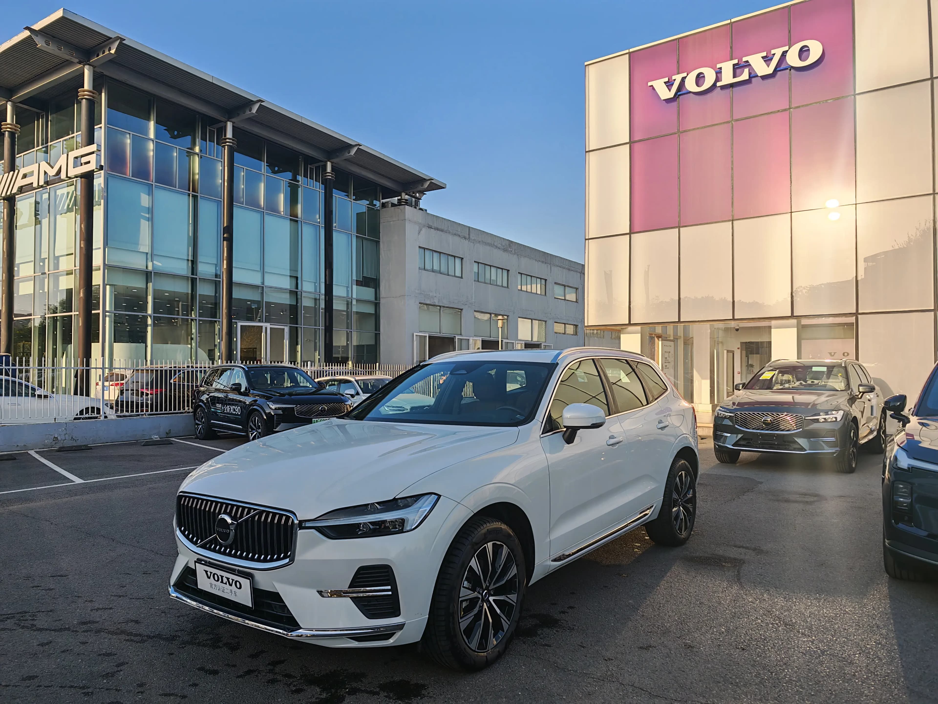 Volvo XC60 2025 г. 6036 км.