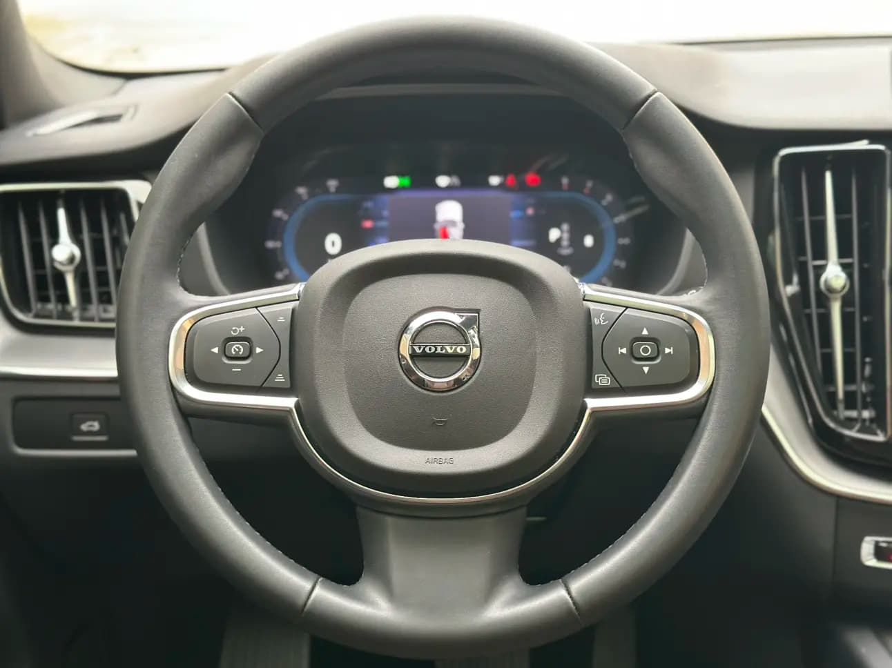 Volvo XC60 2024 г. 9538 км. — фото 15