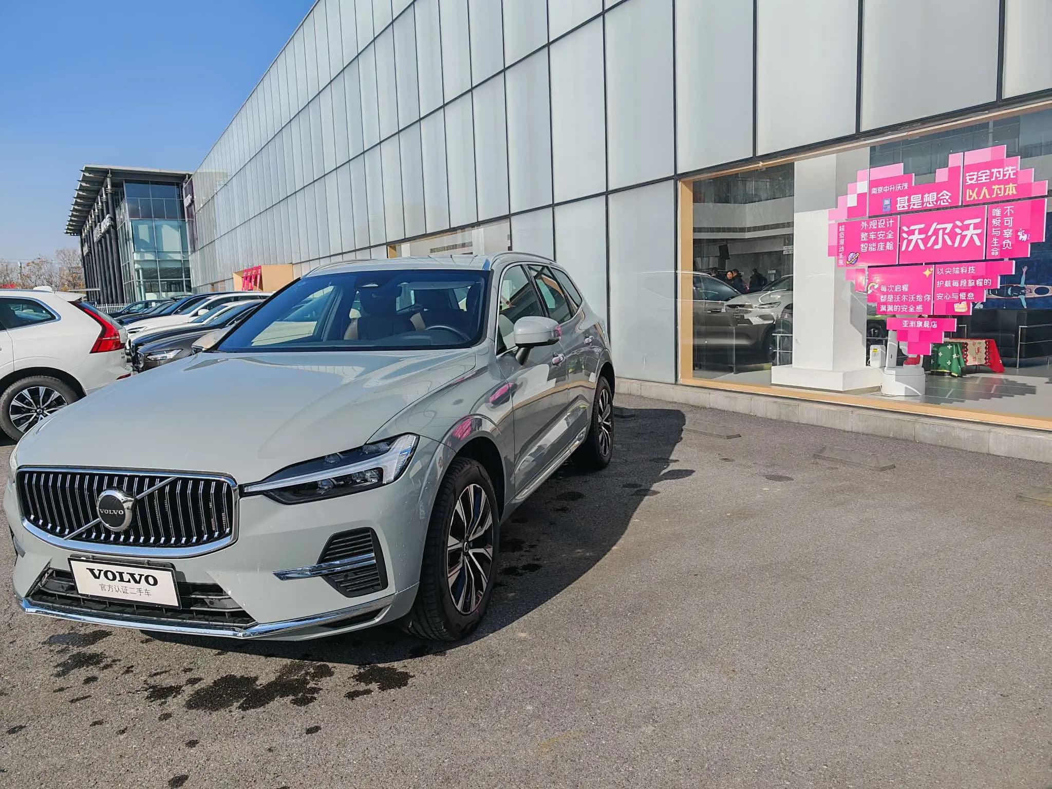 Volvo XC60 2025 г. 11040 км.
