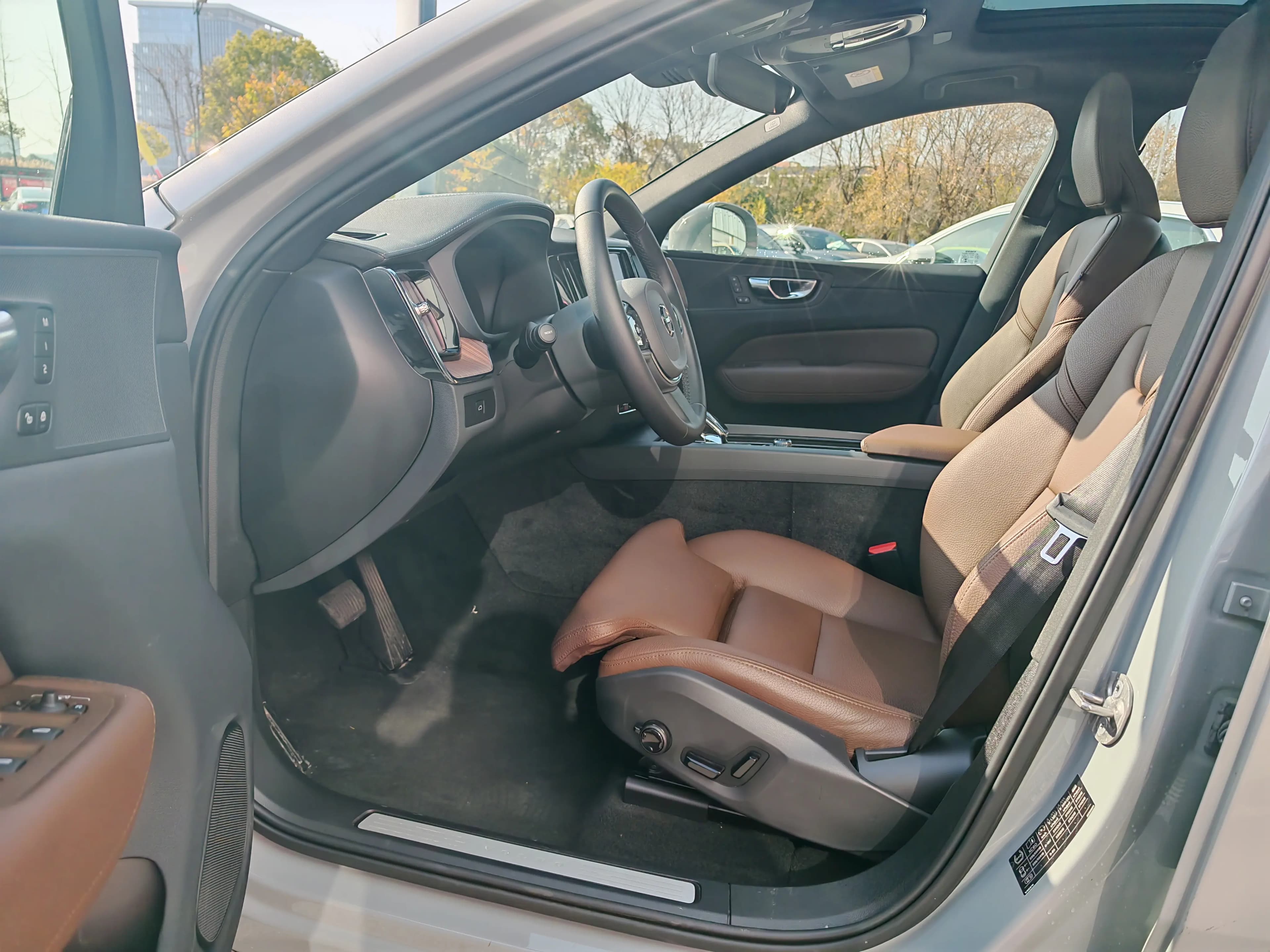 Volvo XC60 2025 г. 11040 км. — фото 14