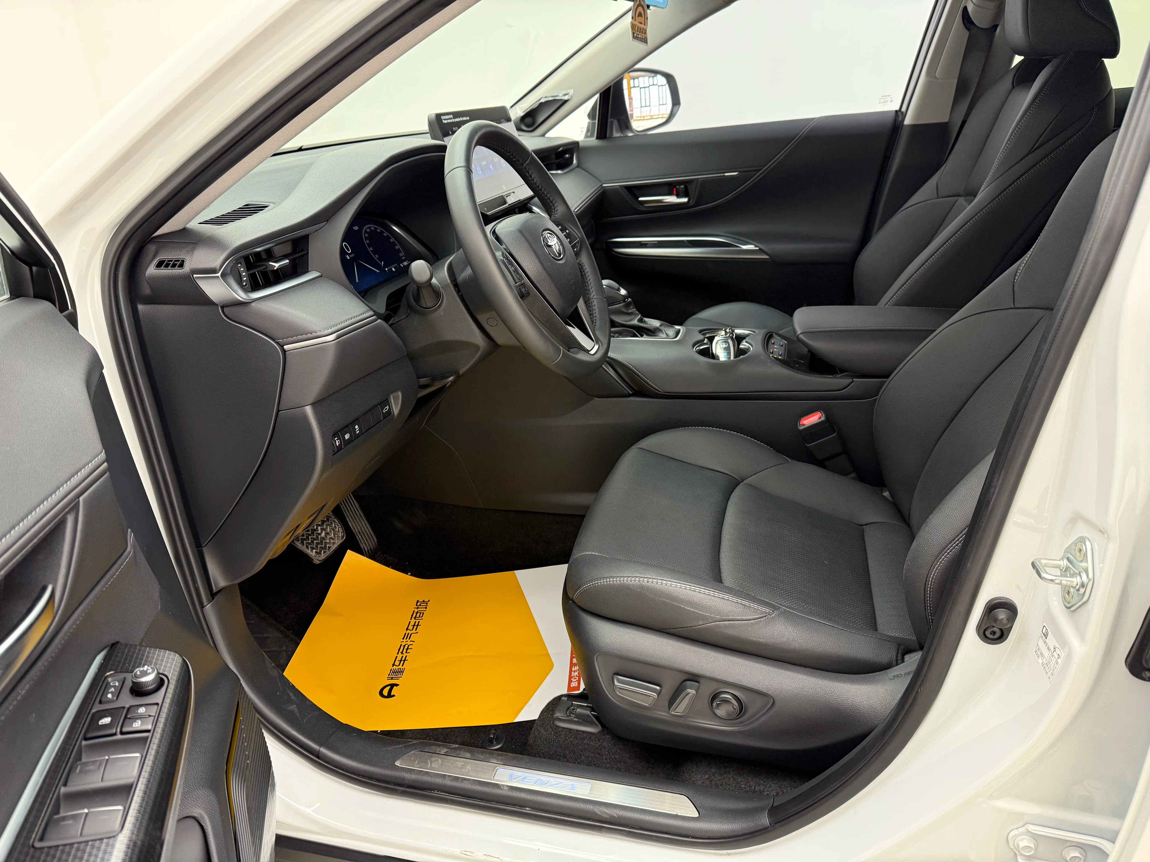Toyota Venza 2024 г. 23385 км. — фото 17