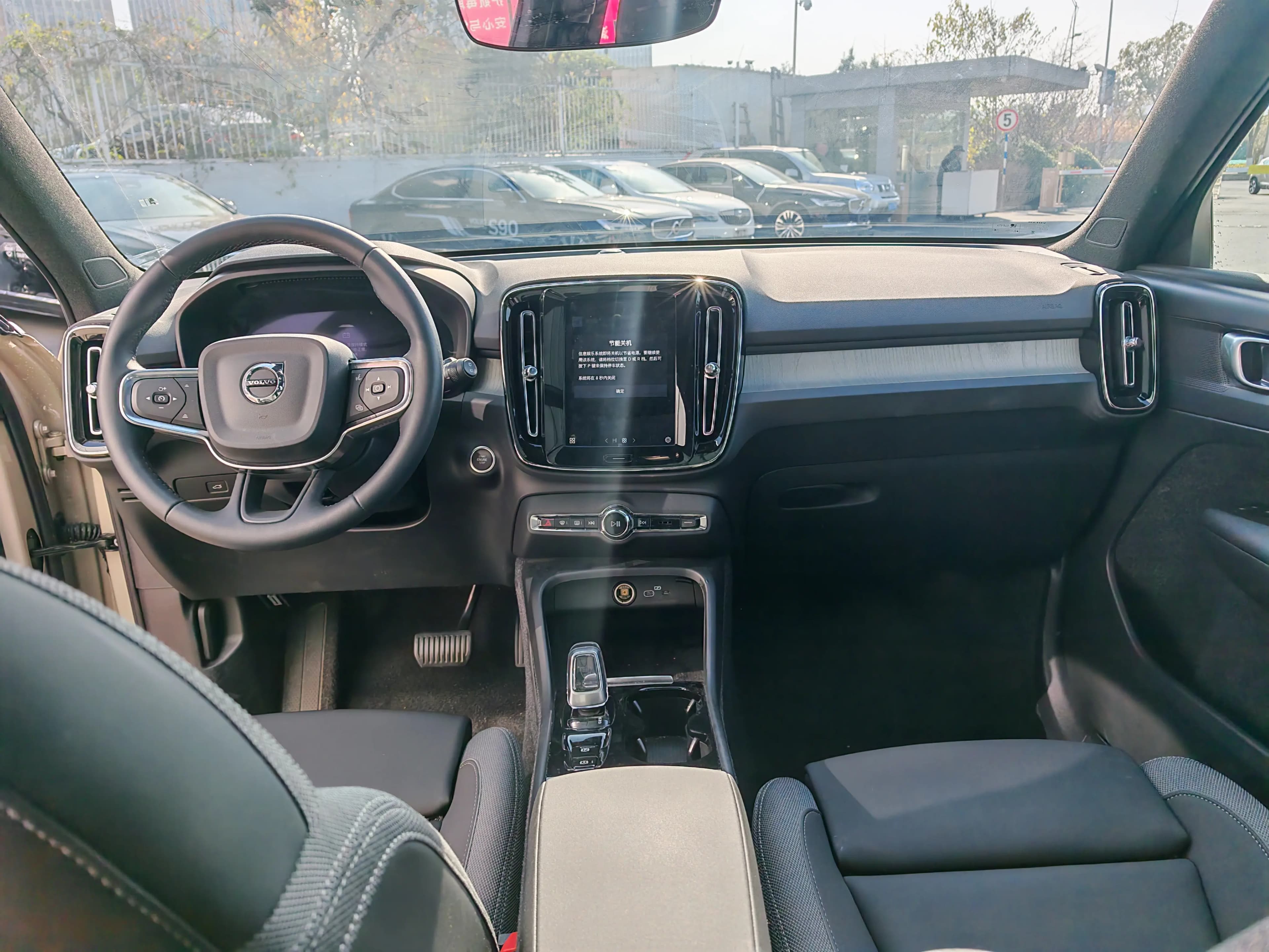 Volvo XC40 2025 г. 10044 км. — фото 17