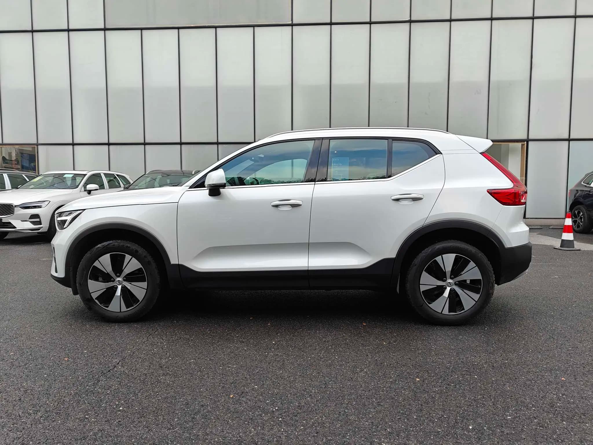 Volvo XC40 2025 г. 4246 км. — фото 2