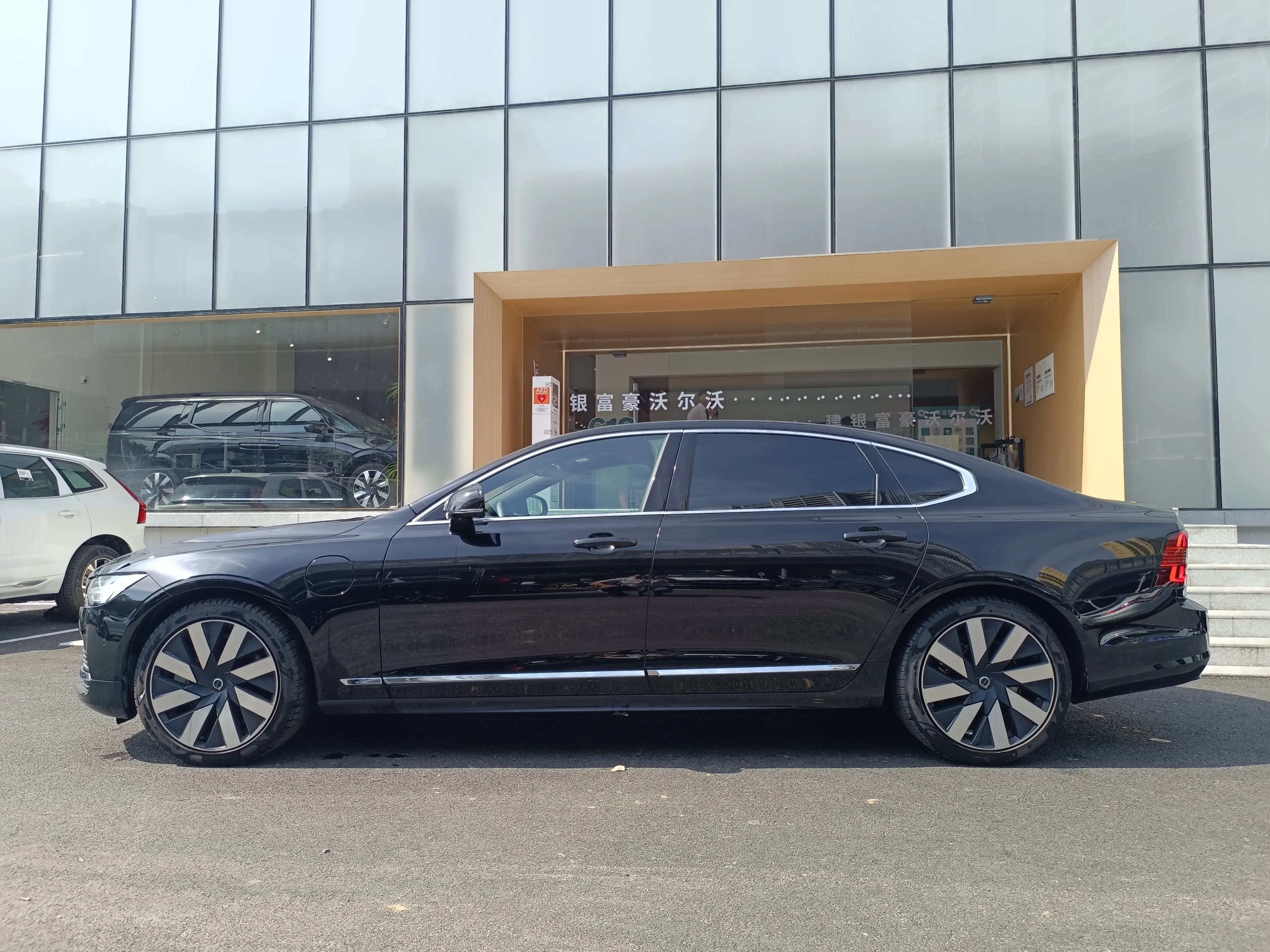 Volvo S90 PHEV 2024 г. 6702 км. — фото 2