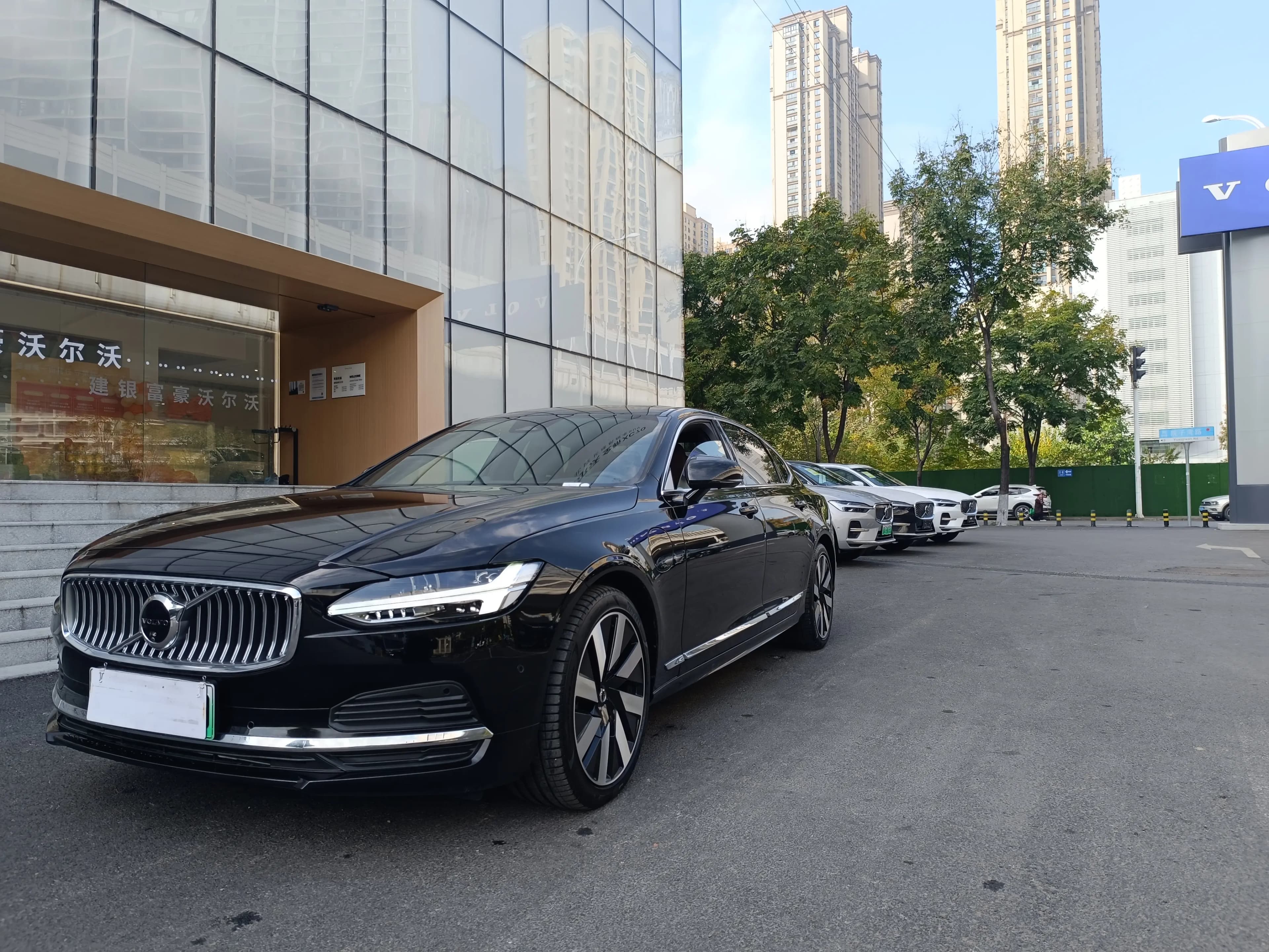 Volvo S90 PHEV 2024 г. 4948 км.