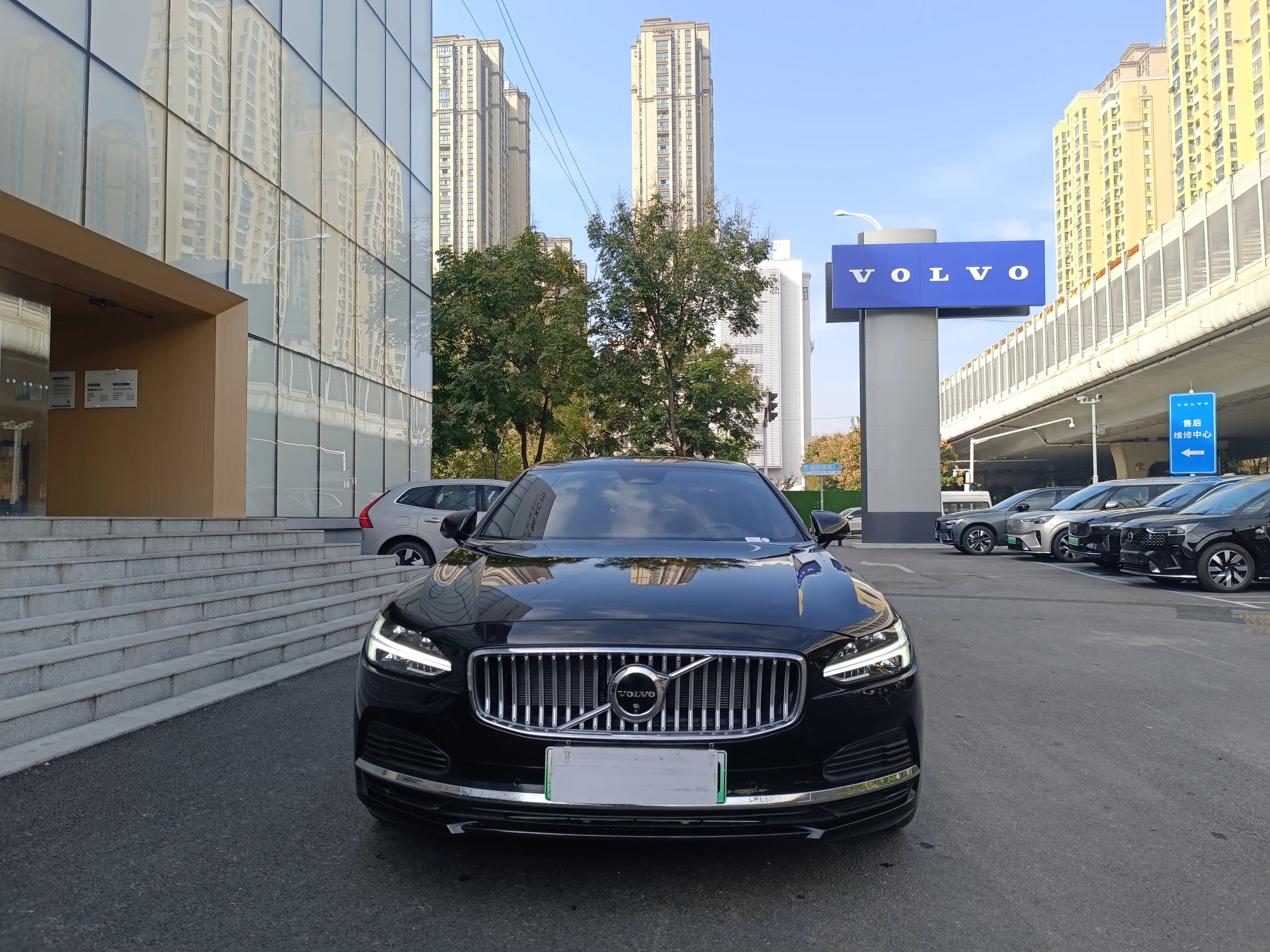 Volvo S90 PHEV 2024 г. 4948 км. — фото 2
