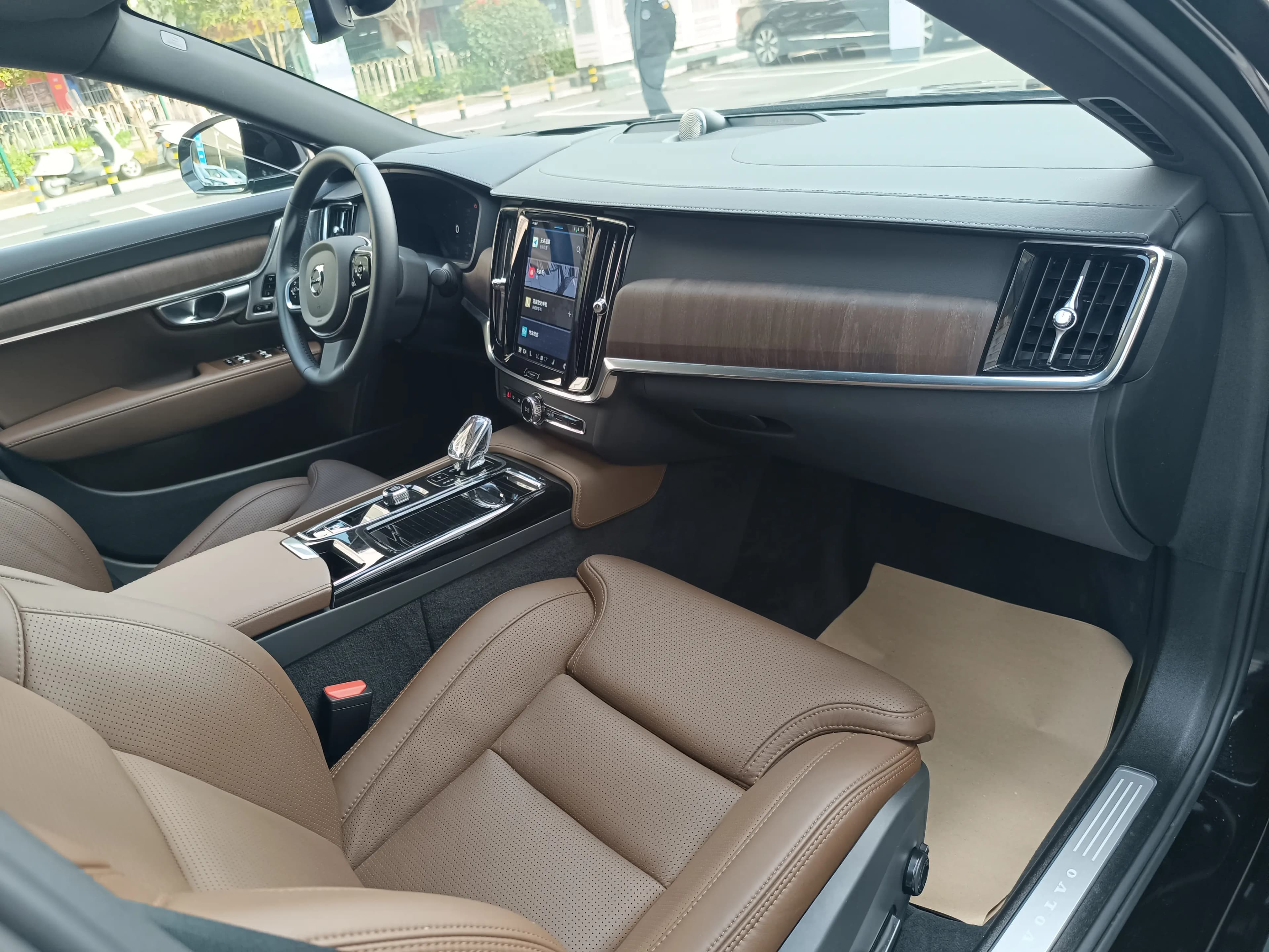 Volvo S90 PHEV 2024 г. 4948 км. — фото 11
