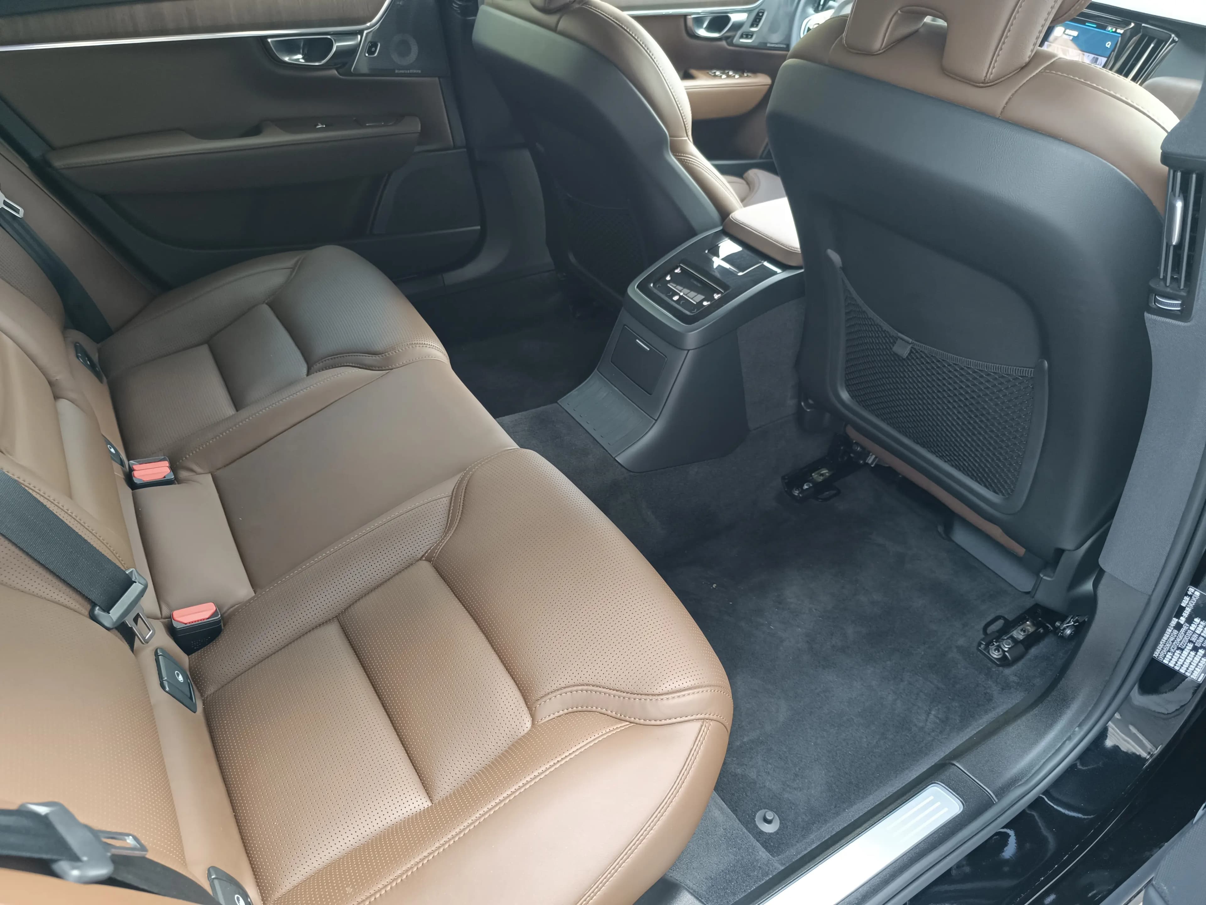 Volvo S90 PHEV 2024 г. 4948 км. — фото 12