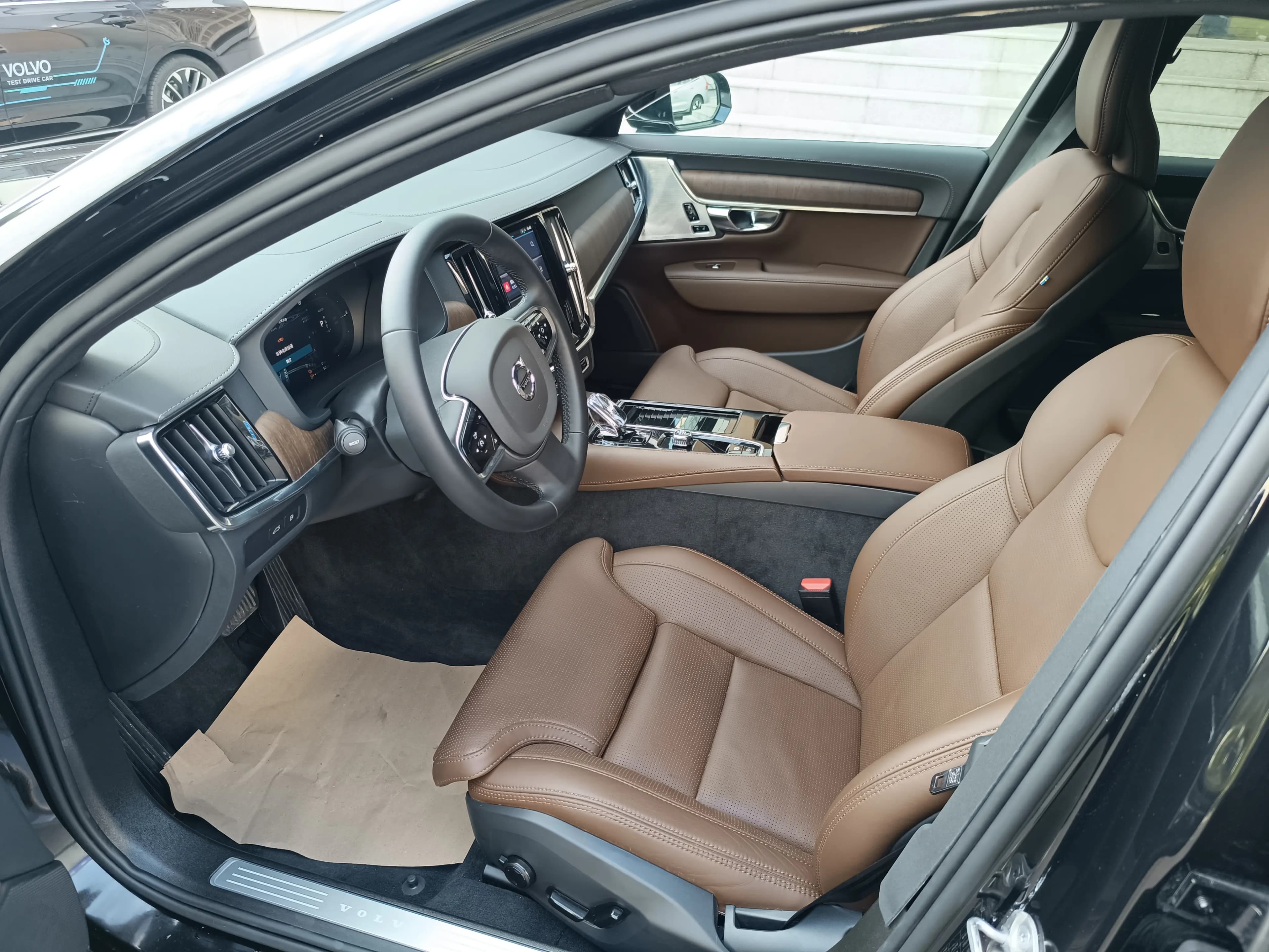 Volvo S90 PHEV 2024 г. 4948 км. — фото 16