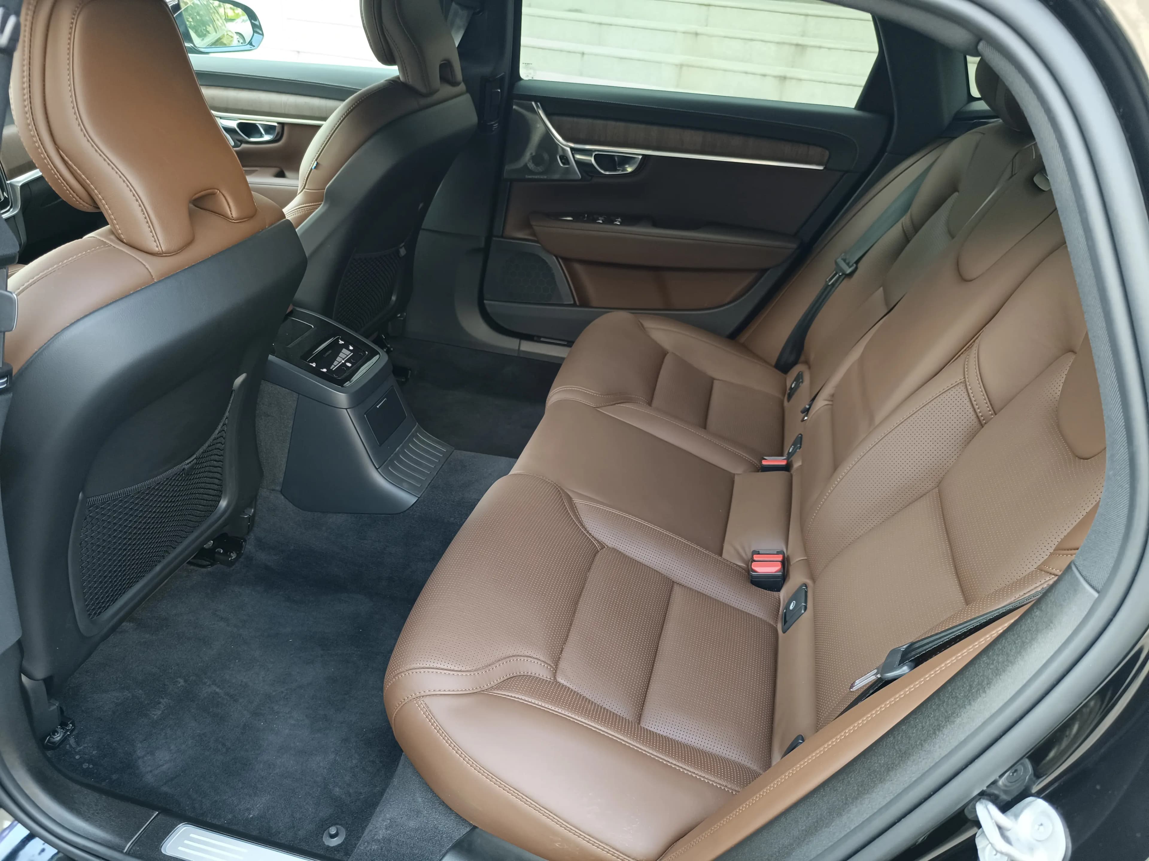 Volvo S90 PHEV 2024 г. 4948 км. — фото 17