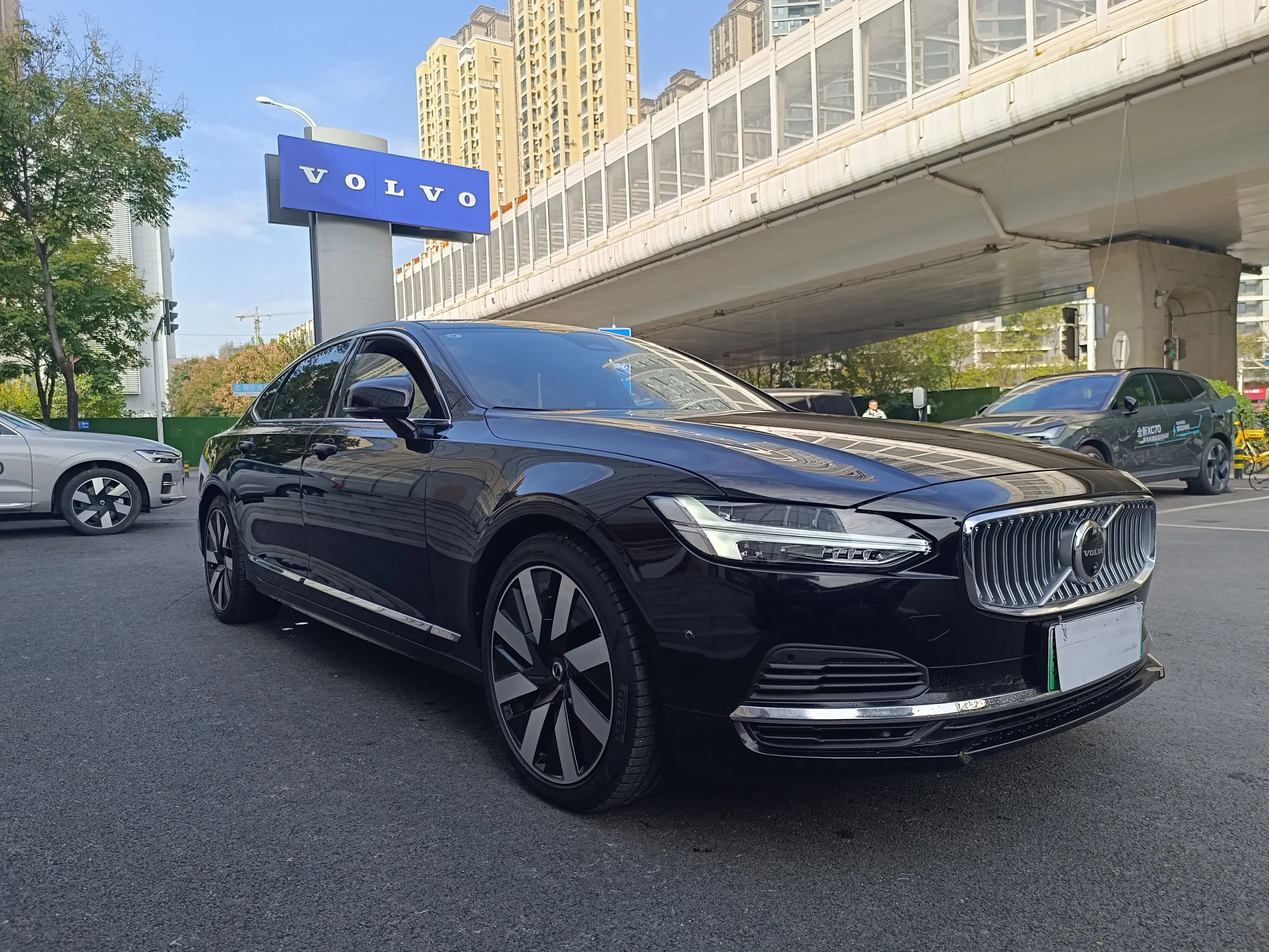 Volvo S90 PHEV 2024 г. 4948 км. — фото 3