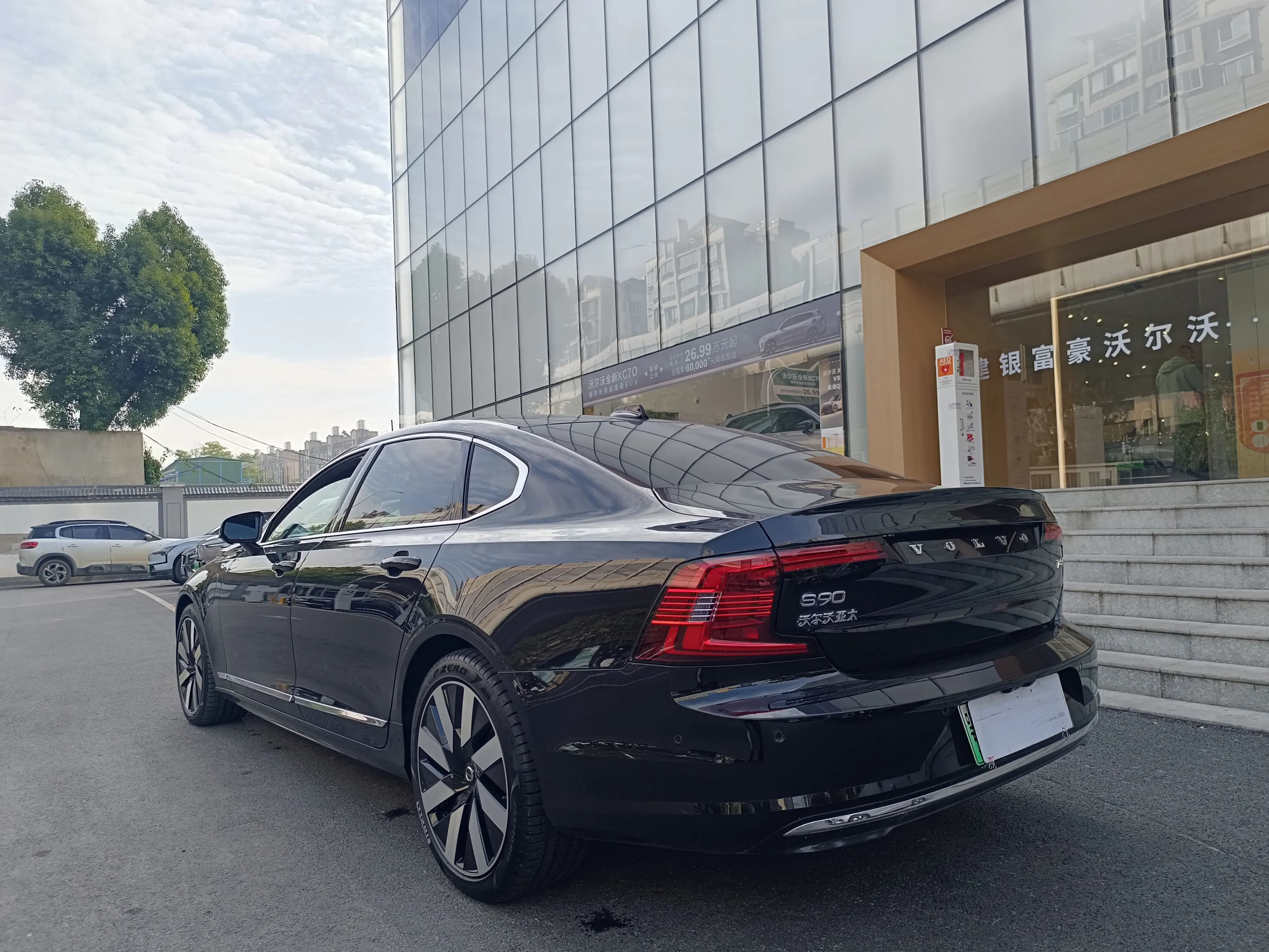 Volvo S90 PHEV 2024 г. 4948 км. — фото 5