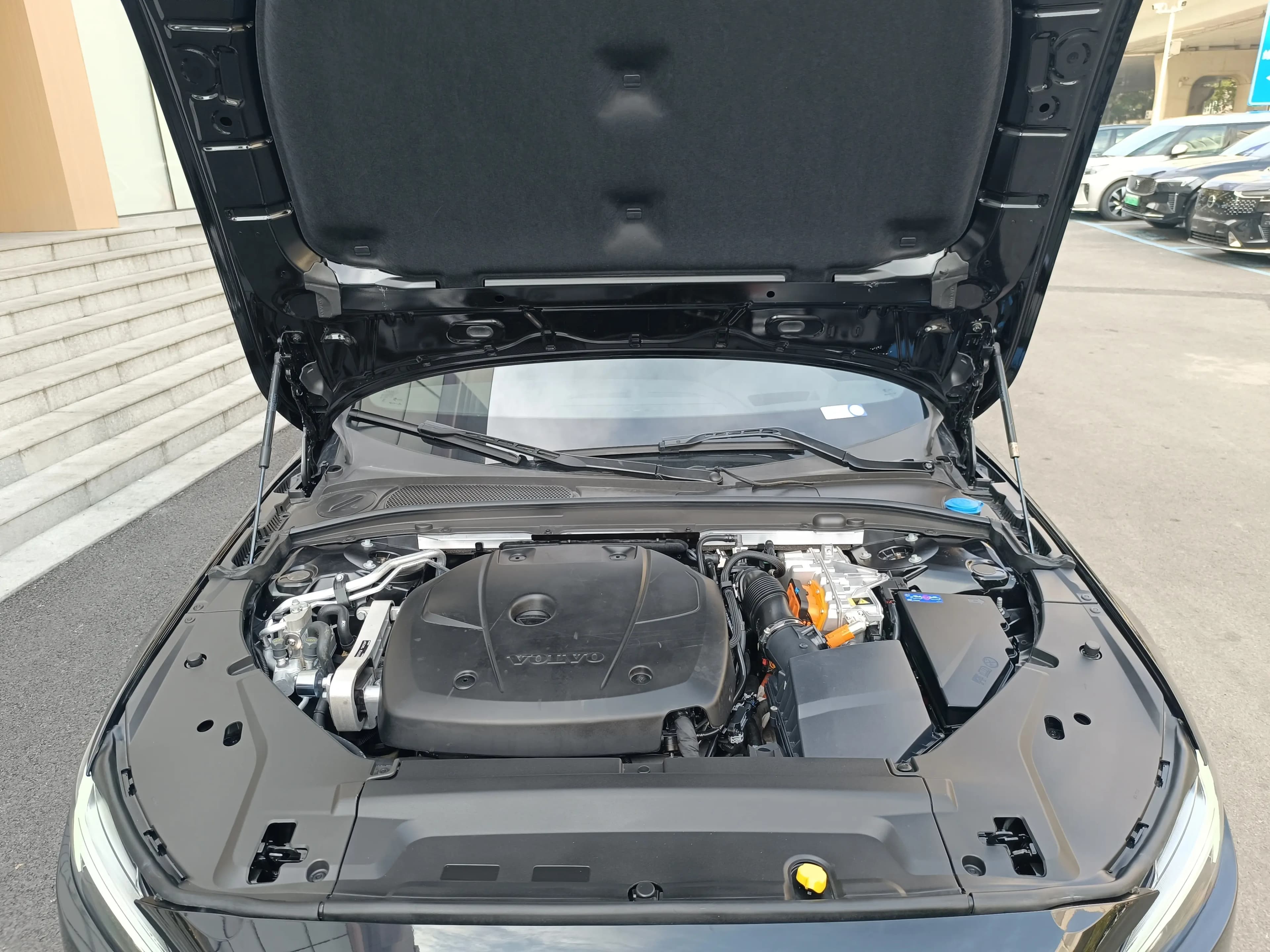 Volvo S90 PHEV 2024 г. 4948 км. — фото 8