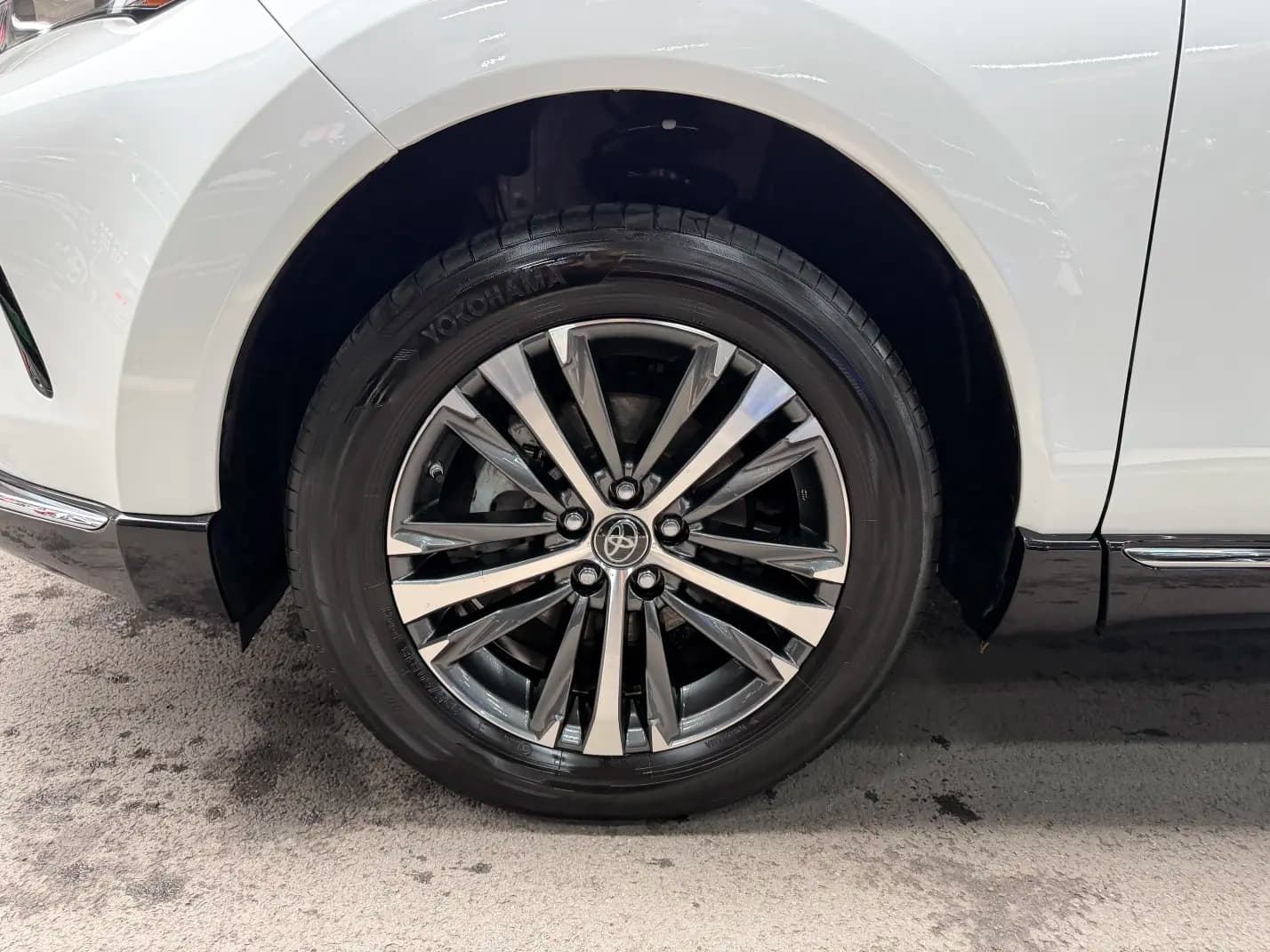 Toyota Venza 2024 г. 32068 км. — фото 16