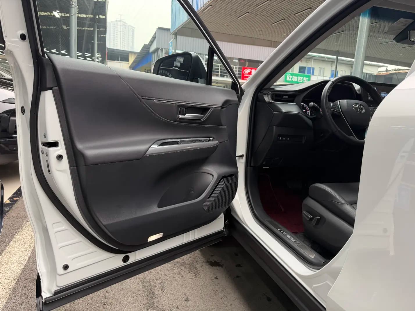 Toyota Venza 2024 г. 32068 км. — фото 32