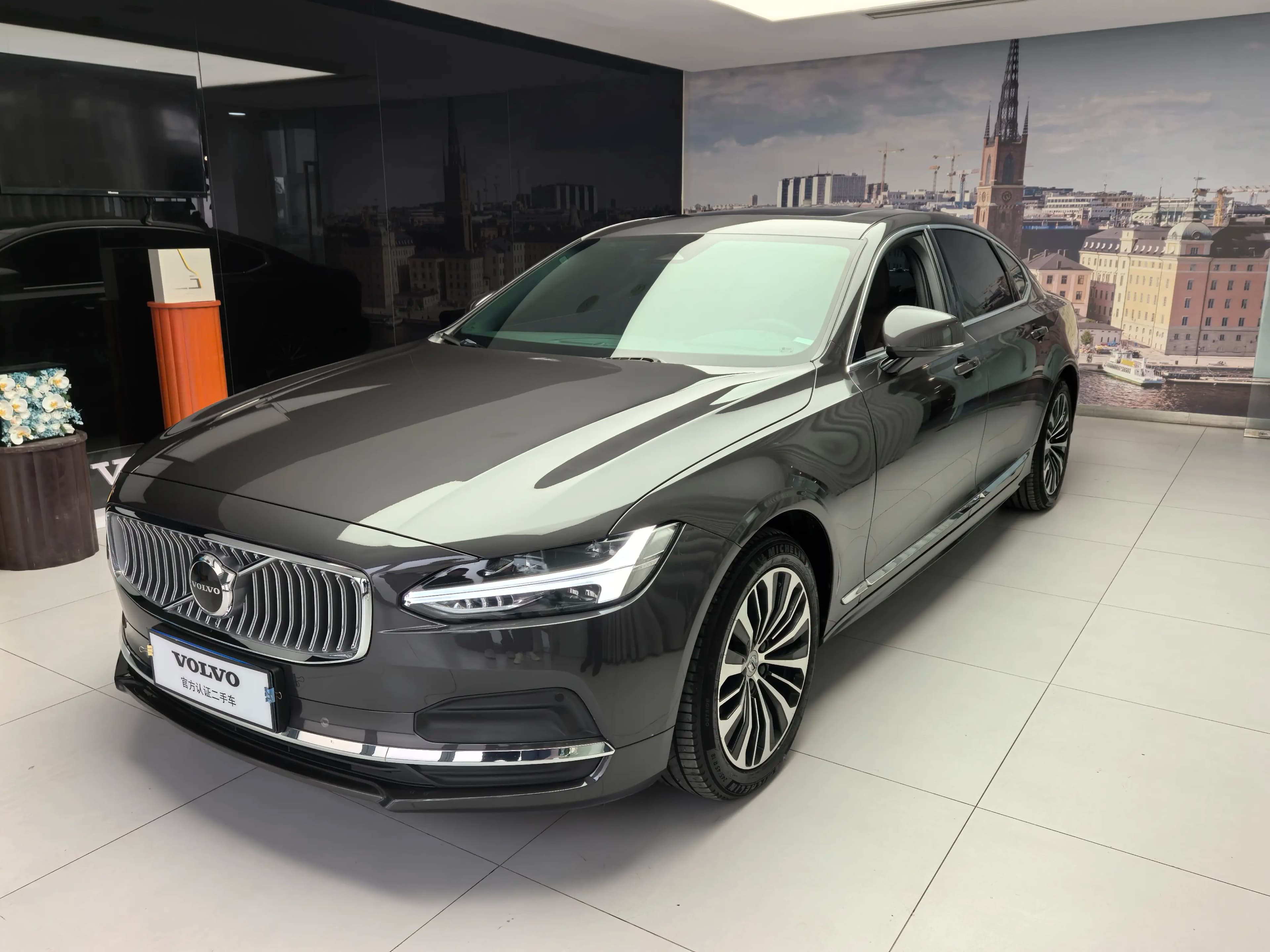 Volvo S90 2025 г. 13149 км.