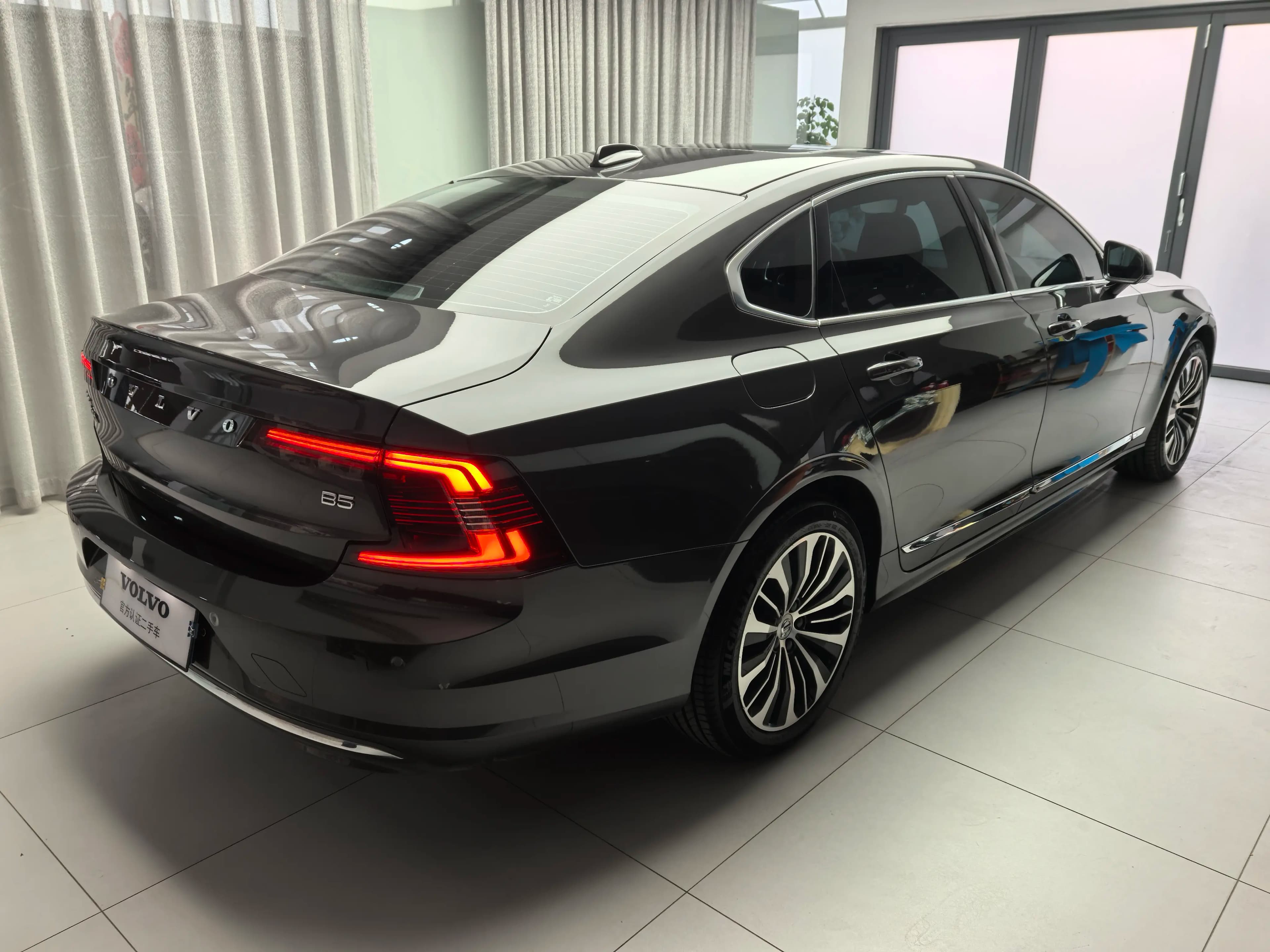 Volvo S90 2025 г. 13149 км. — фото 2
